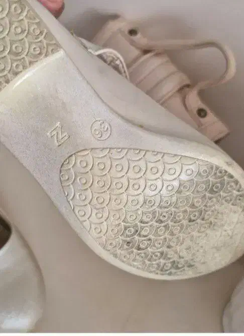 کیف کفش|کیف، کفش، کمربند|اندیشه, شهرک صدف|دیوار