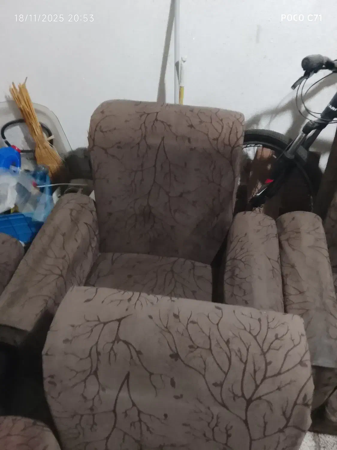 مبل سالم به علت کمبود جا|مبلمان خانگی و میز عسلی|رشت, جهاد|دیوار