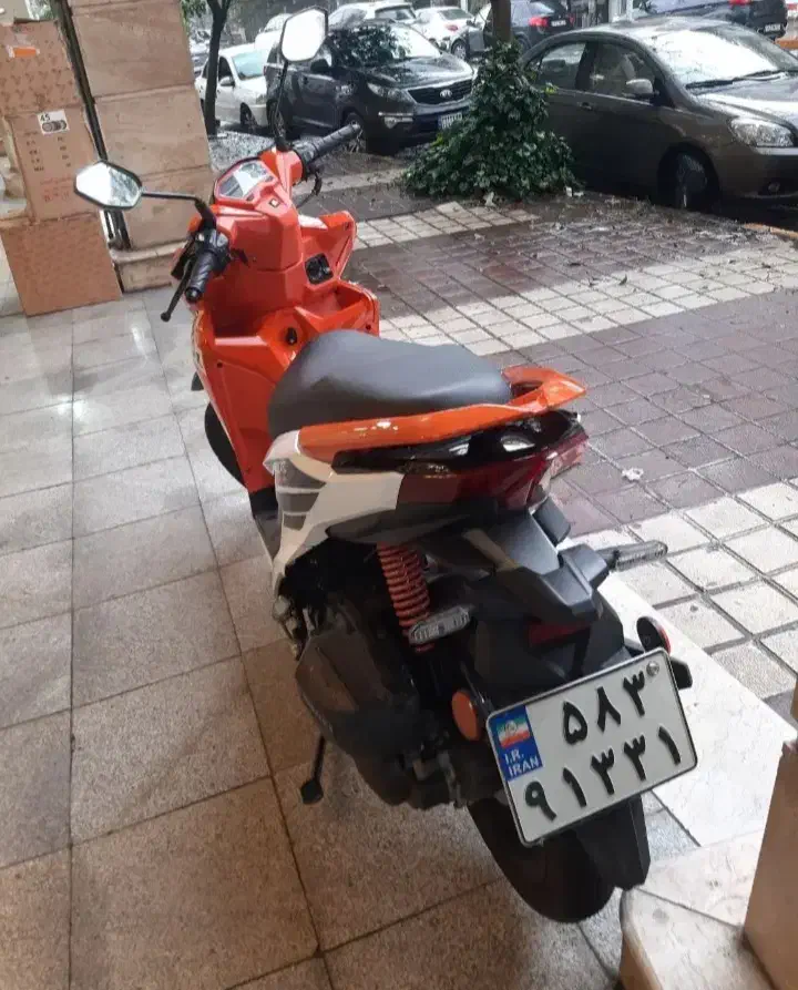 کلیک ۱۵۰|موتورسیکلت|لاهیجان, شیشه گران|دیوار