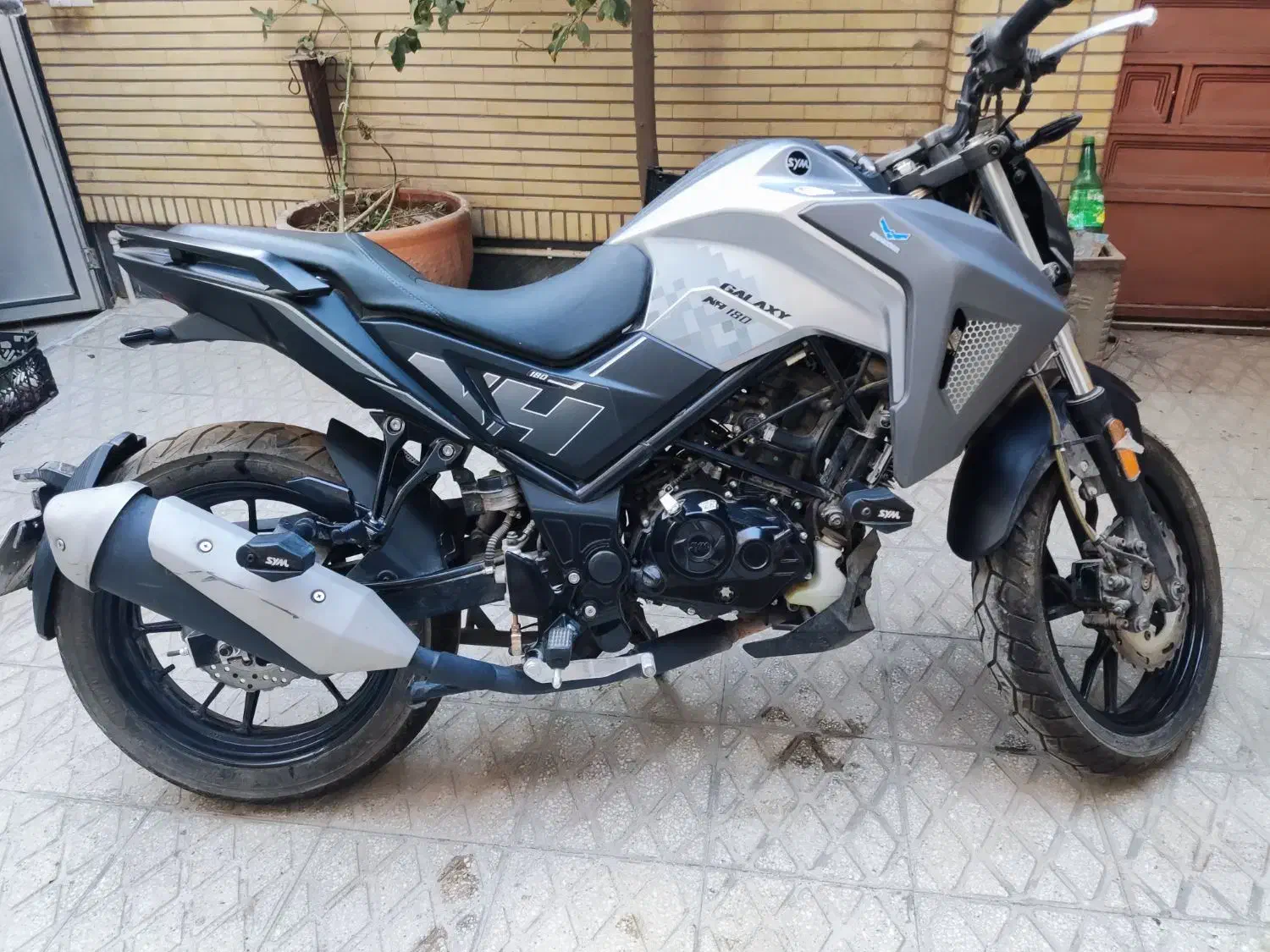 na 180 خشک|موتورسیکلت|کاشان, عربها|دیوار