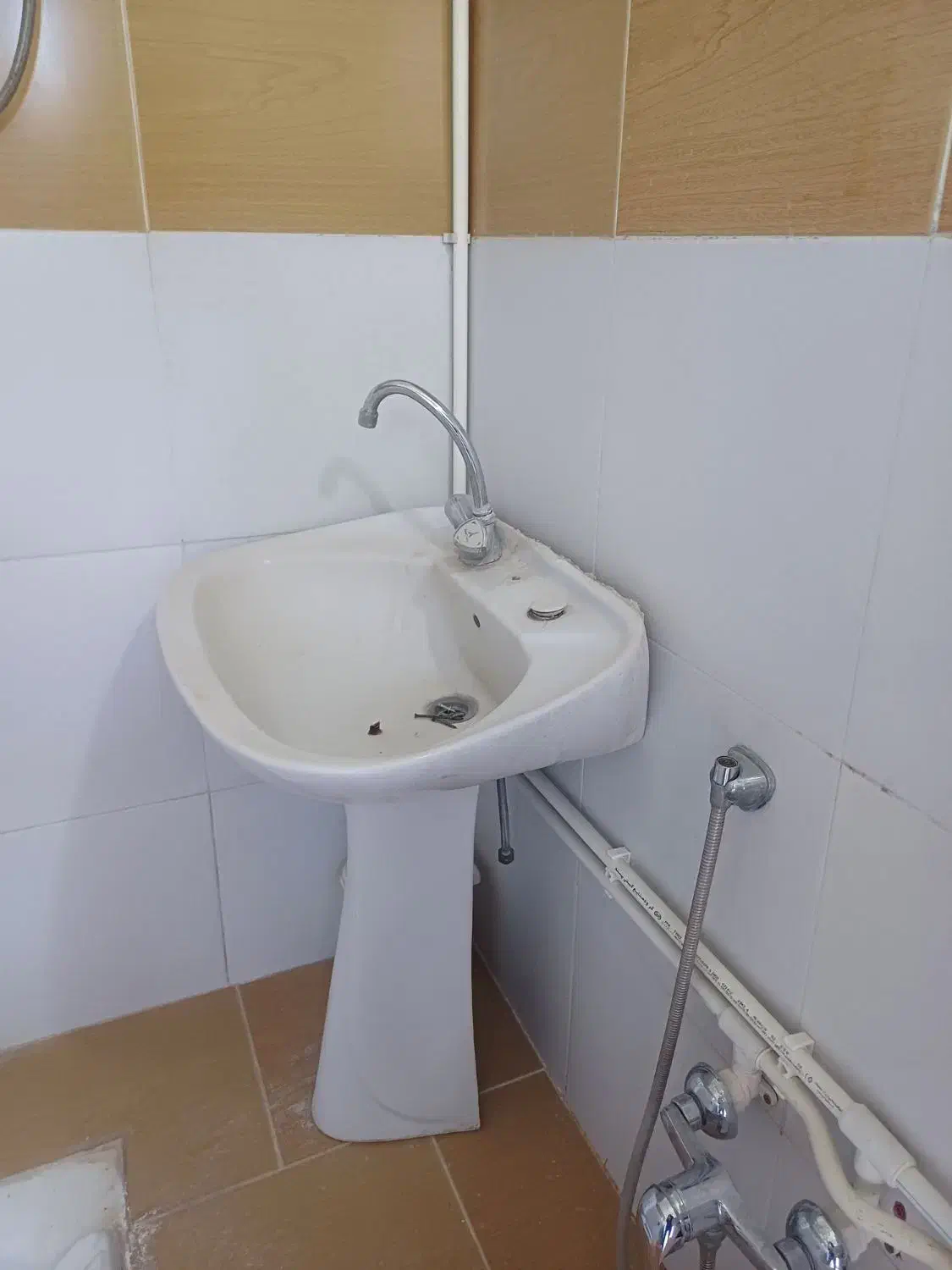 دستشویی و شیر آب|لوازم سرویس بهداشتی|شاهرود, |دیوار