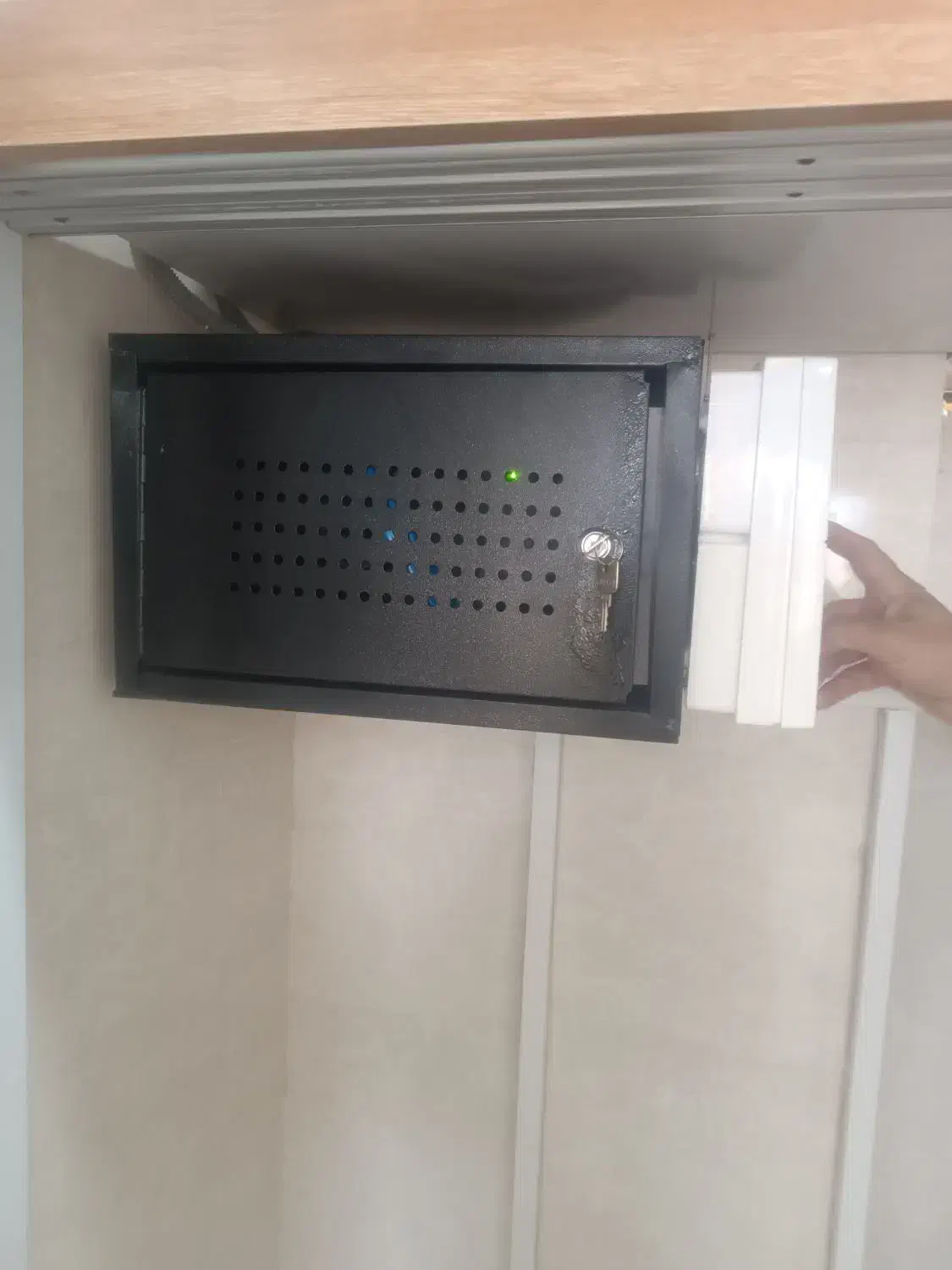 نصب و راه اندازی دوربین-دزدگیر-درب اتوماتیک|خدمات پیشه و مهارت|اراک, |دیوار