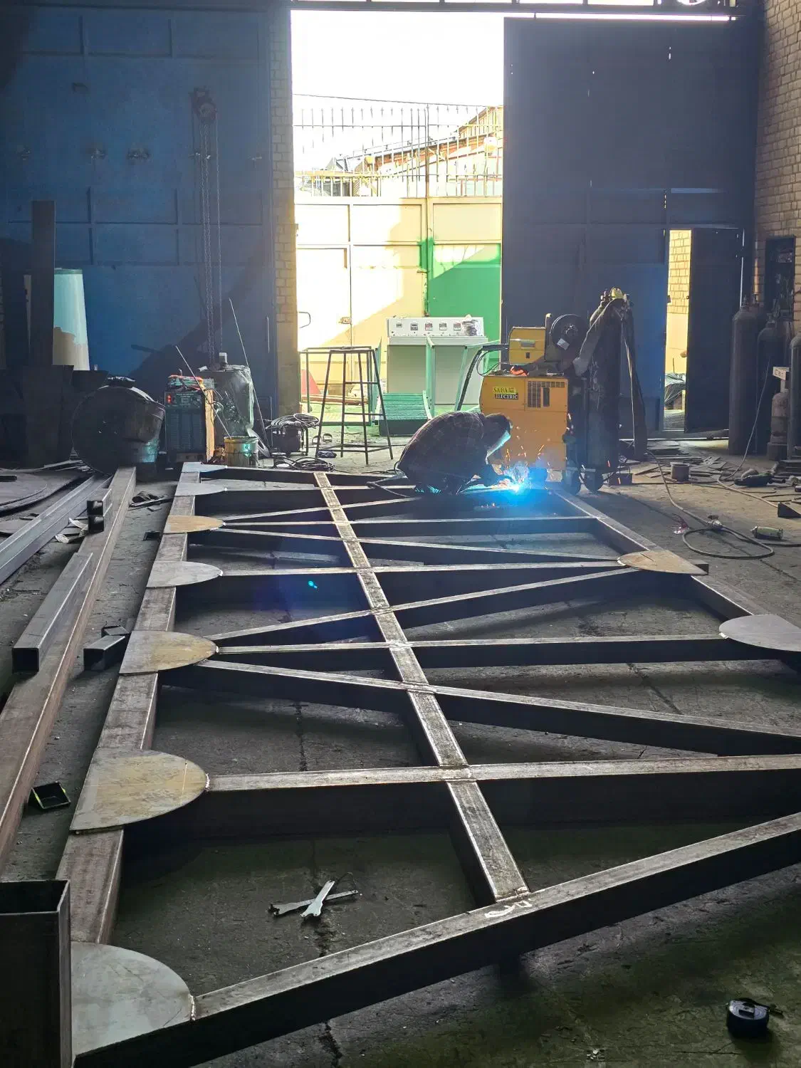 نیازمند نیروی ساده و استاد کار جهت جوشکاریوبرشکاری|استخدام صنعتی، فنی، مهندسی|برخوار, |دیوار