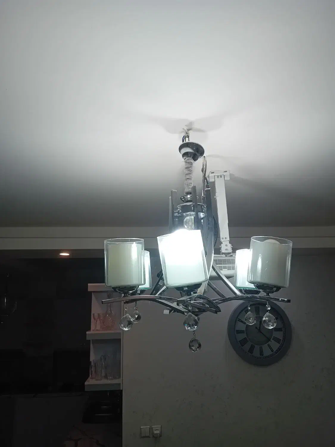 لوستر در حد نونونو|لوستر و چراغ آویز|رشت, سعدی (تختی)|دیوار