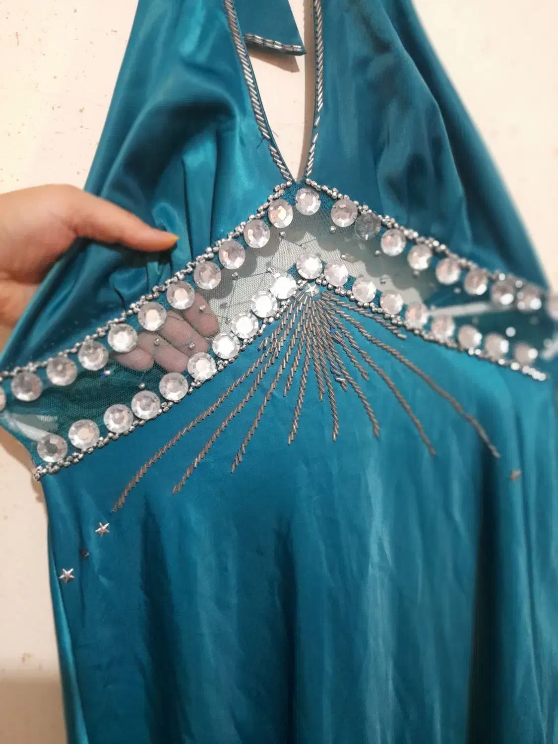 لباس مجلسی|لباس|صدرا-فارس, فاز ۱|دیوار