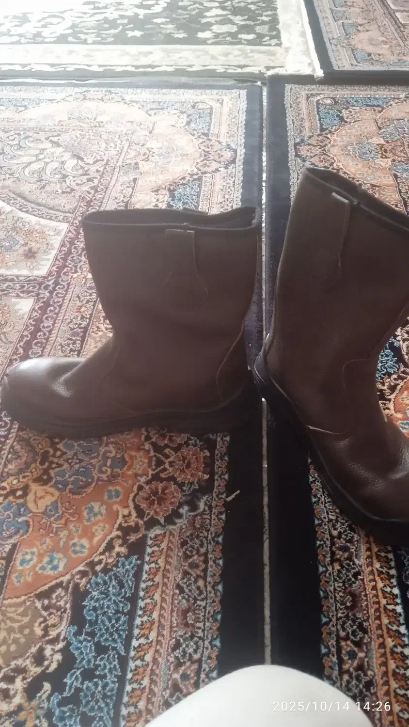 یک جفت پوتین ش ۴۴مخصوص جوشکاری|کیف، کفش، کمربند|ایوان, |دیوار