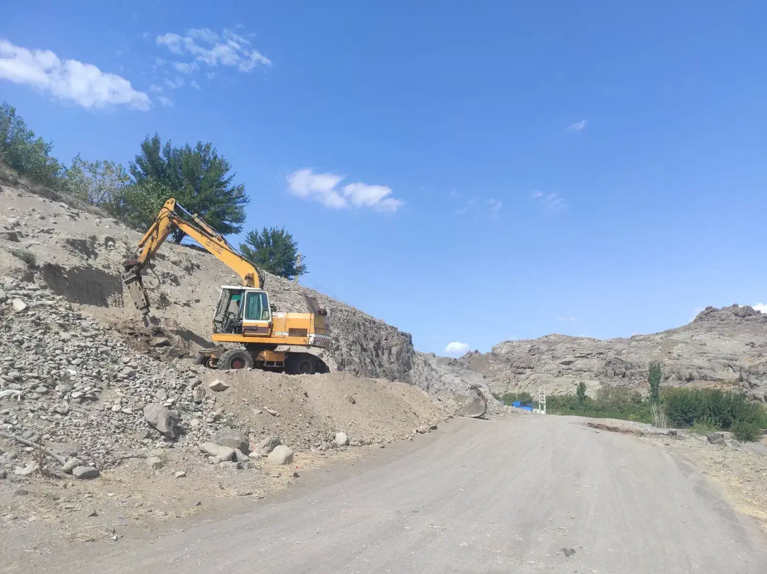 استخدام راننده کامیون ده چرخ و راننده بیل  ۹۱۲|استخدام معماری، عمران و ساختمانی|هوراند, |دیوار