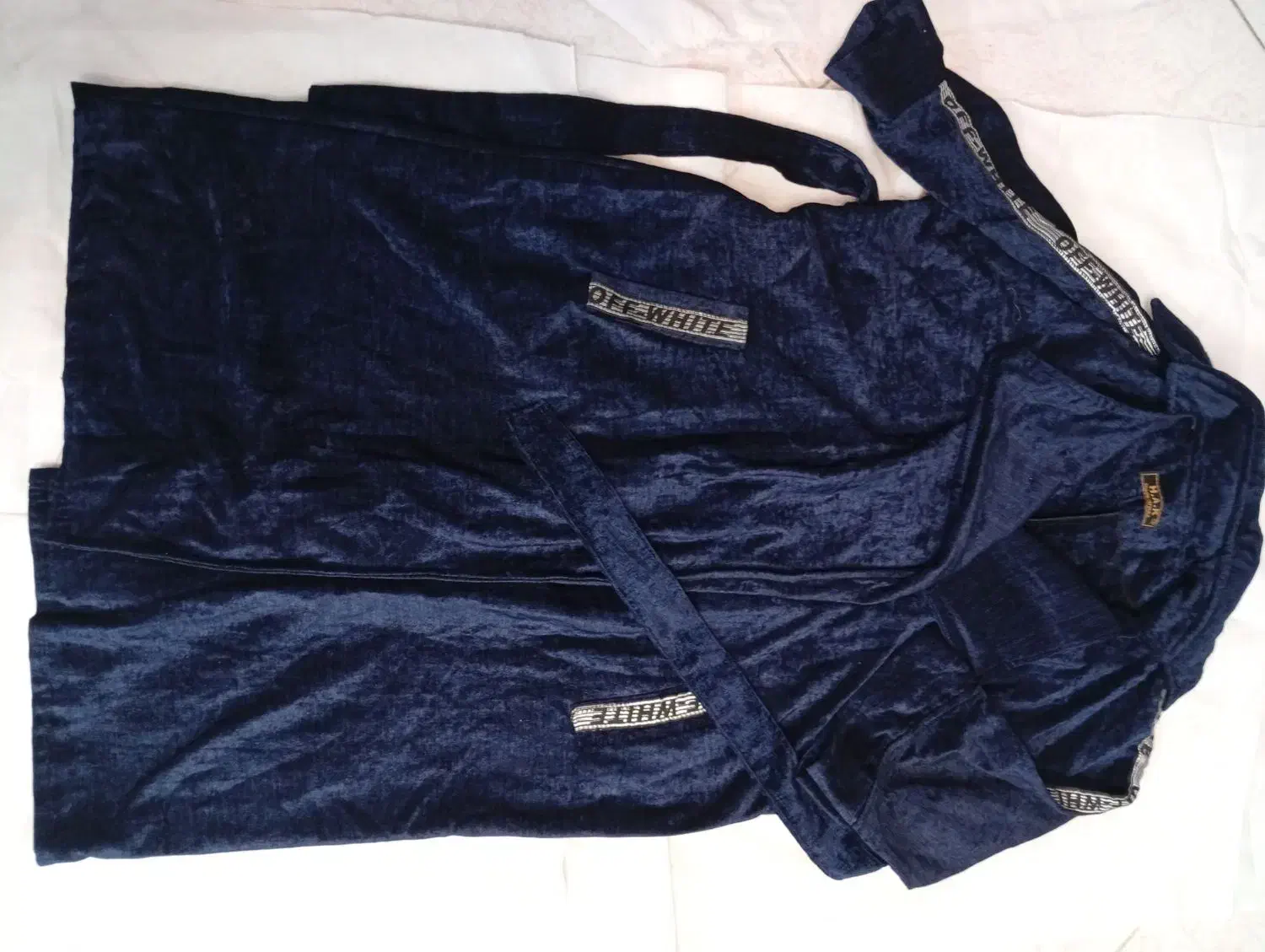 لباس و مانتو نو مغازه|لباس|اندیشه, اندیشه فاز ۱|دیوار