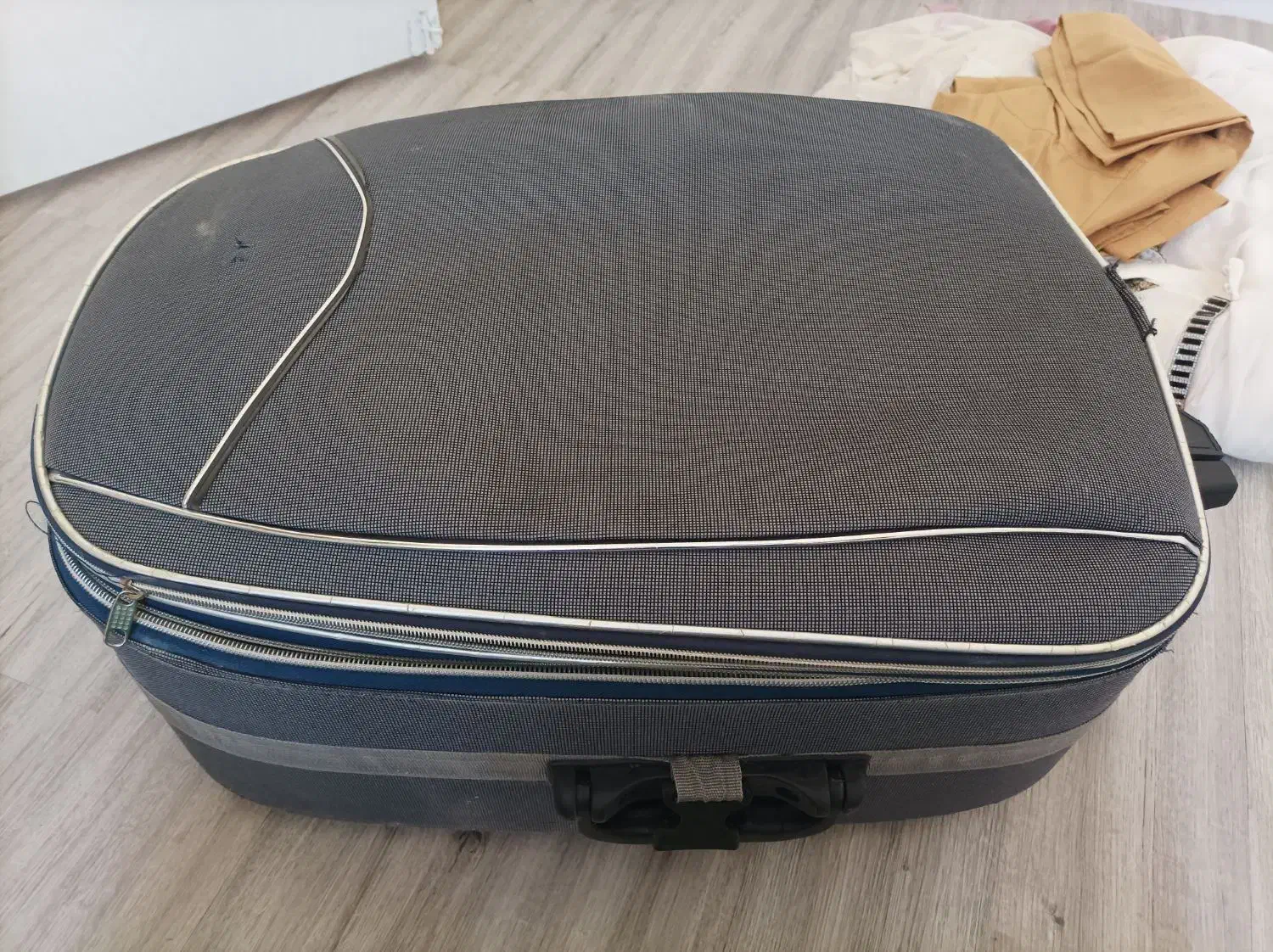 چمدان سالم|کیف، کفش، کمربند|اراک, |دیوار