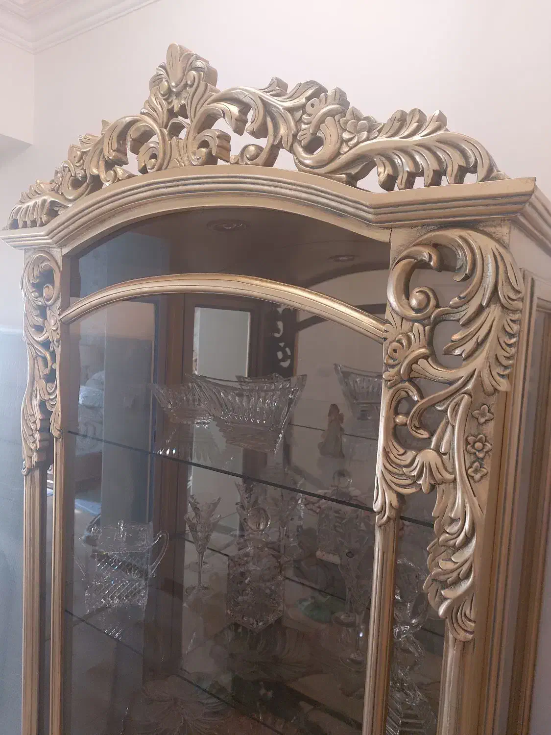 ویترین ورق طلا، تمیز و بدون ایراد|بوفه، ویترین، کنسول|تهران, سید خندان (جلفا)|دیوار