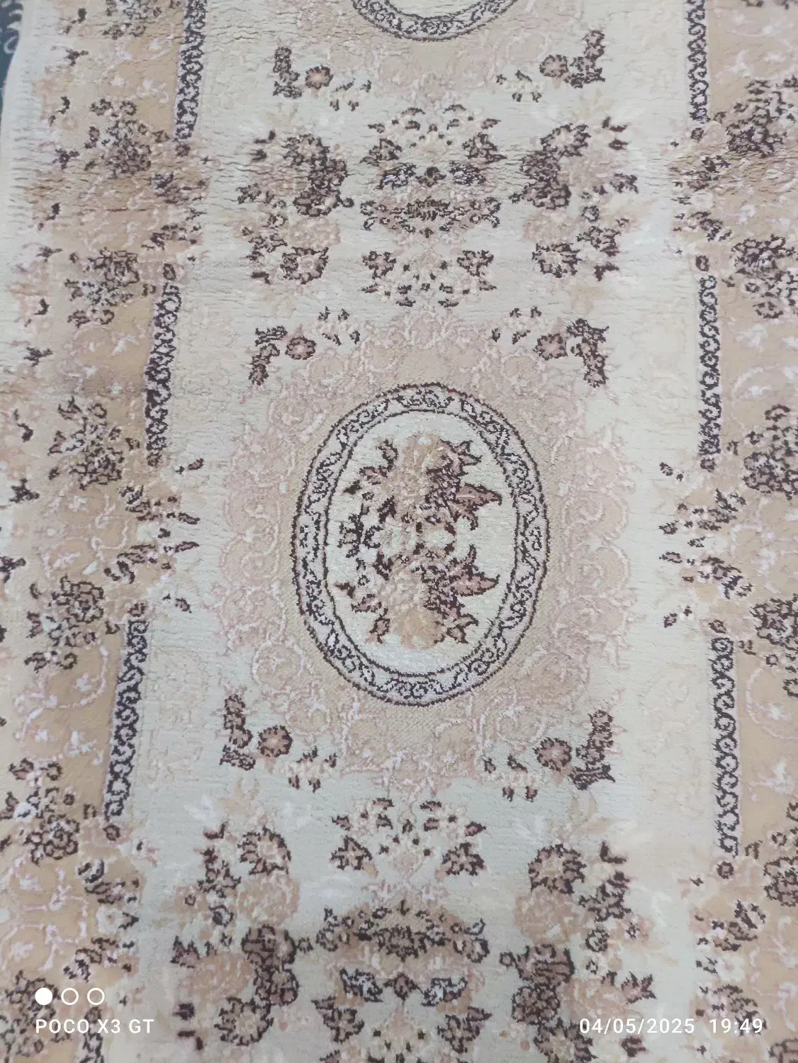 فرش کناره کرمی رنگ  سالم و بدون هیچ مشکلی|فرش|کرمانشاه, |دیوار