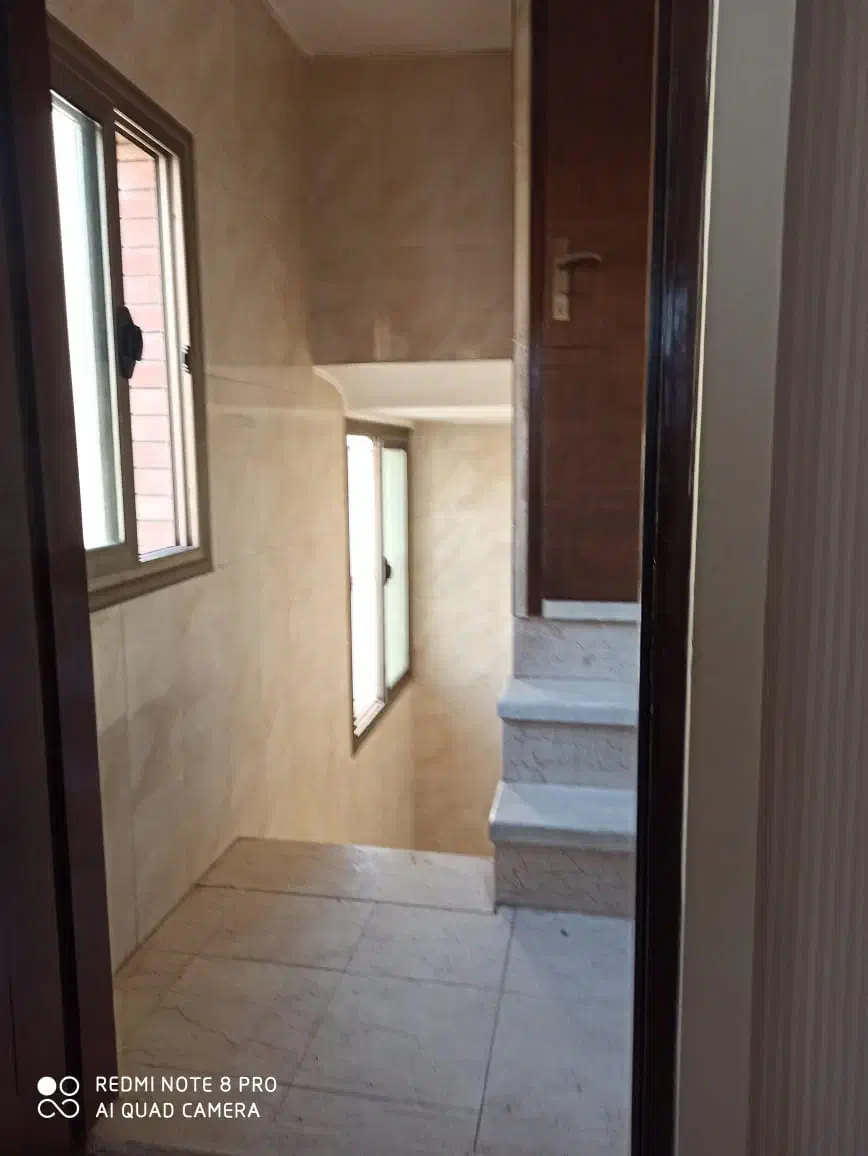 خیابان آذر طبقه اول ۱۲۰ متر دو خواب تک واحدی|اجارهٔ آپارتمان|اصفهان, عباس‌آباد|دیوار