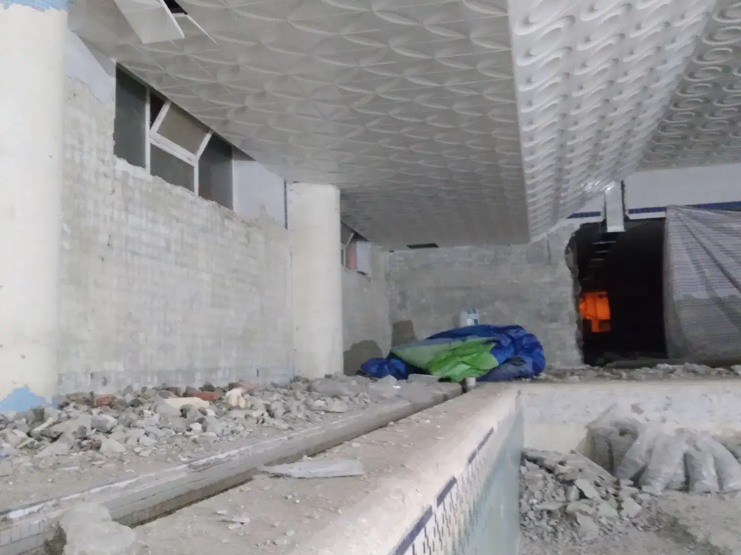 کارگرم دنبال کارم،تخریب و نشت یابی کارساختمانی و.|خدمات پیشه و مهارت|اردبیل, |دیوار