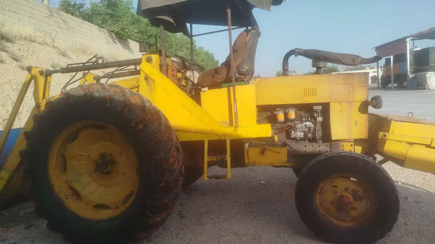 فروش یک دستگاه تراکتور رومانی بیل جلو|ماشین‌آلات صنعتی|سیدان, |دیوار