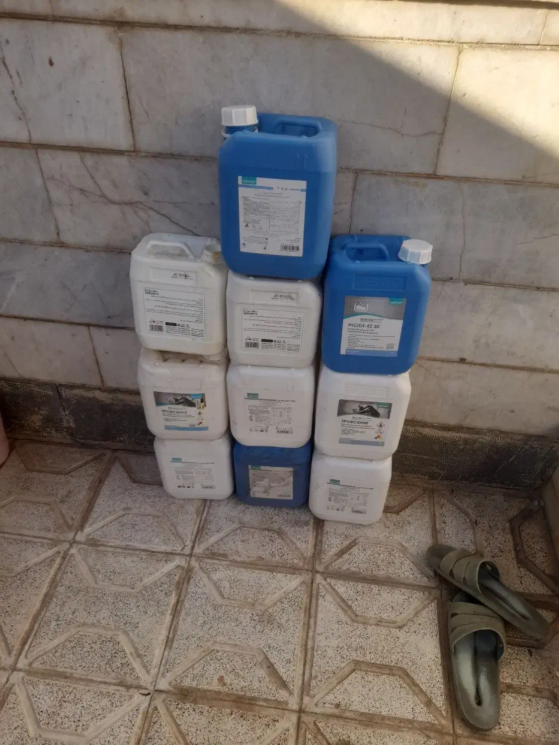 دبه ۴یا۵لیتری|ظروف نگهدارنده، پلاستیکی، یکبارمصرف|تربتحیدریه, داروپخش|دیوار