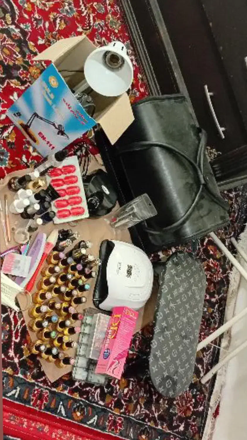 فروش فوری وسایل کاشت ناخن تمیز سالم و آماده کا|آرایشگاه و سالنهای زیبایی|ارومیه, |دیوار