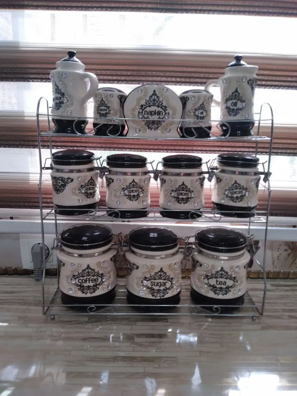 ادویه جات|ظروف نگهدارنده، پلاستیکی، یکبارمصرف|خوی, |دیوار