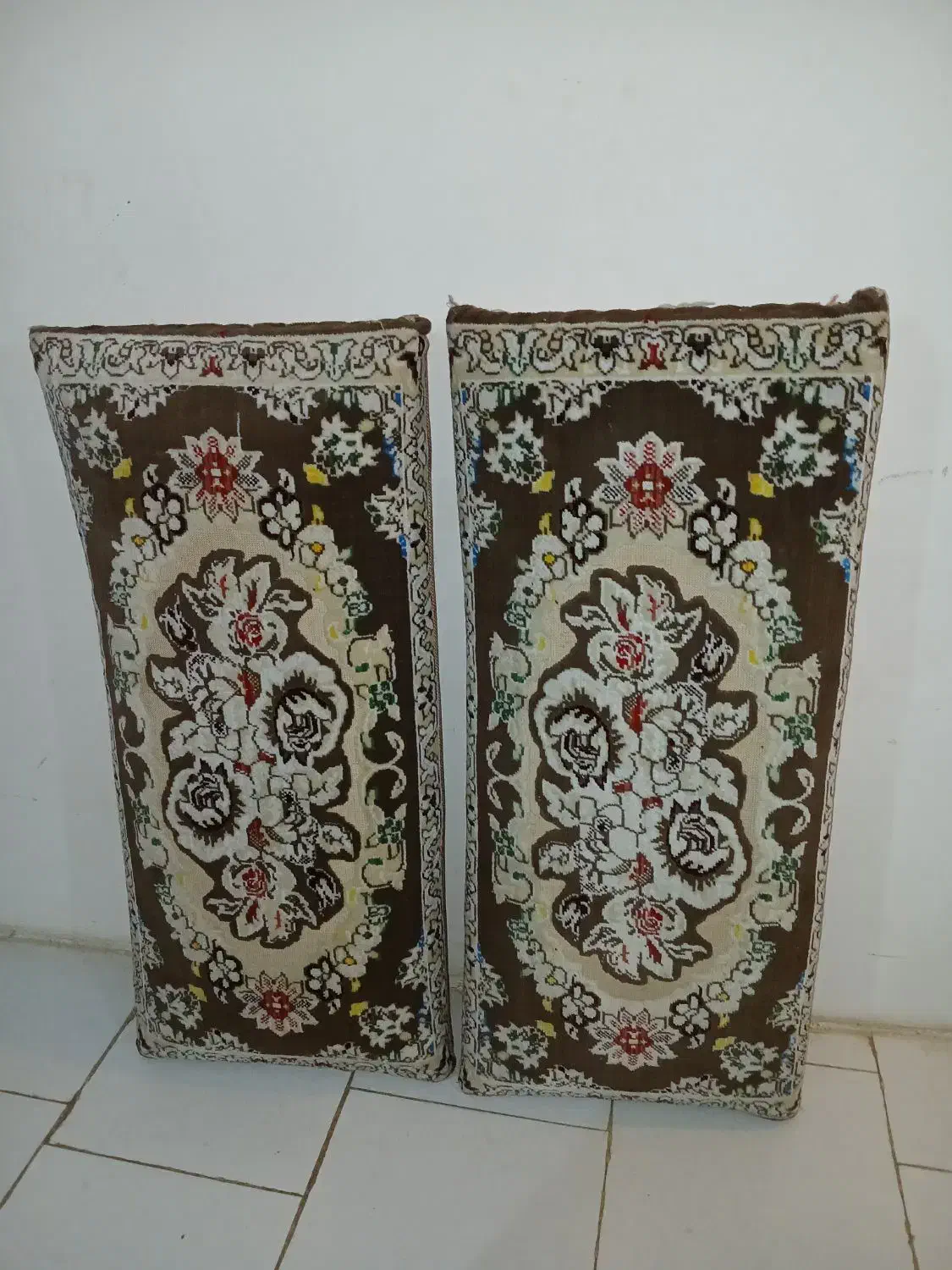 پشتی|پشتی|گلبهار, شهر جدید گلبهار|دیوار