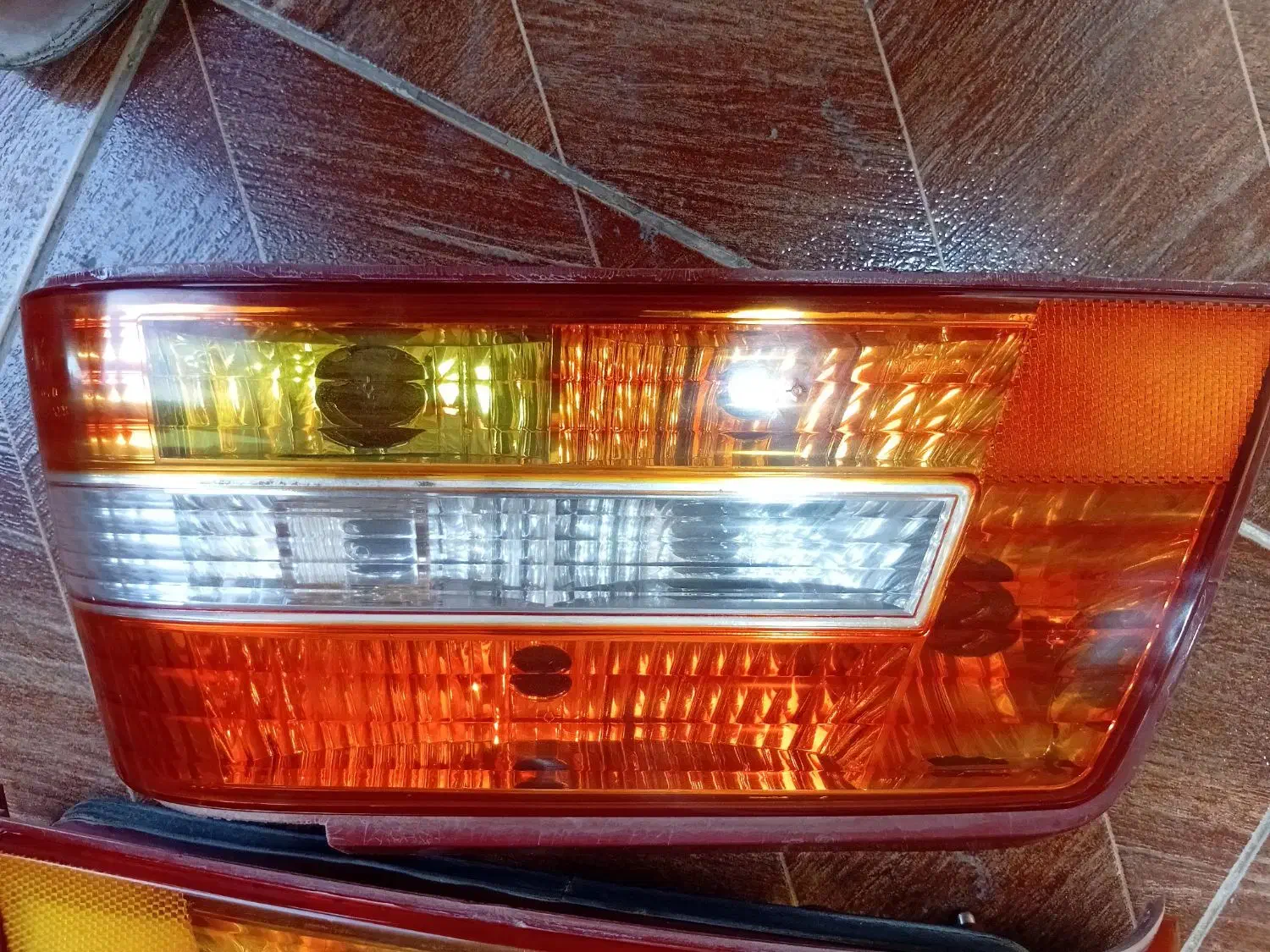 چراغ عقب تیوفایو|قطعات یدکی و لوازم جانبی|رامشیر, |دیوار