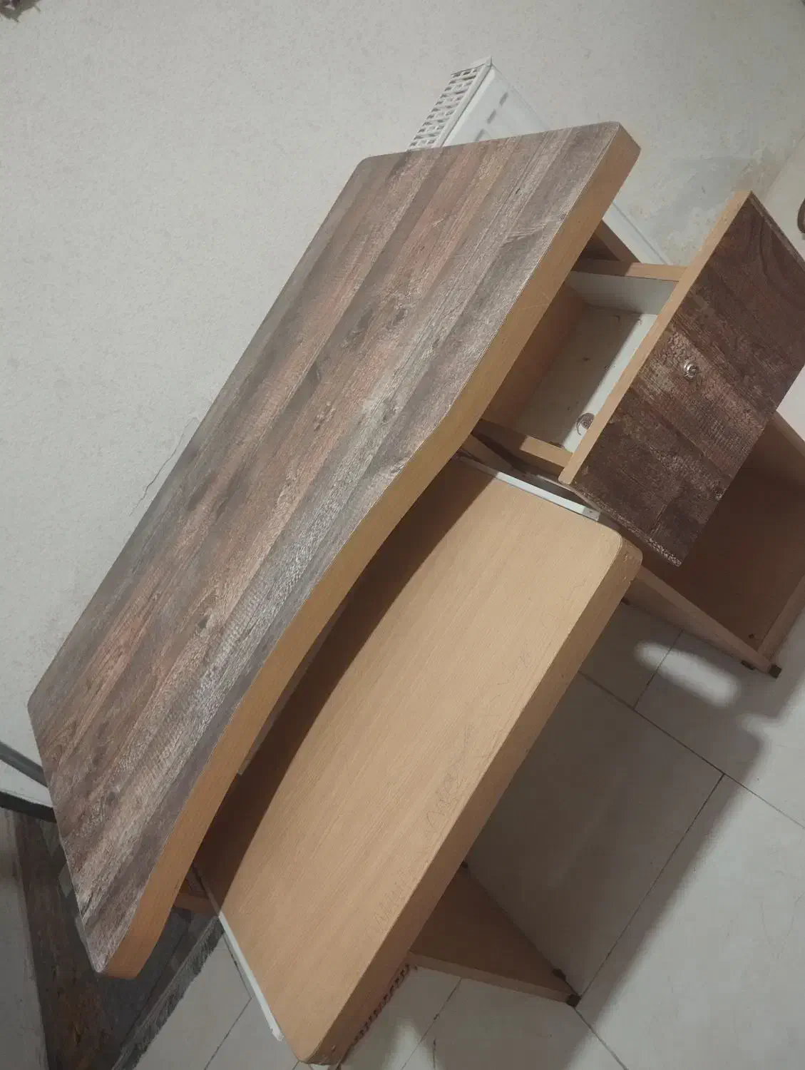 میز کامپیوتر|میز تحریر و کامپیوتر|پرند, فاز ۴|دیوار