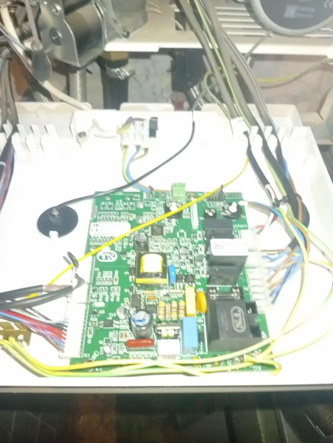 تعمیرات تخصصی انواع پکیج و آبگرمکن های دیواری|خدمات پیشه و مهارت|پیشوا, |دیوار