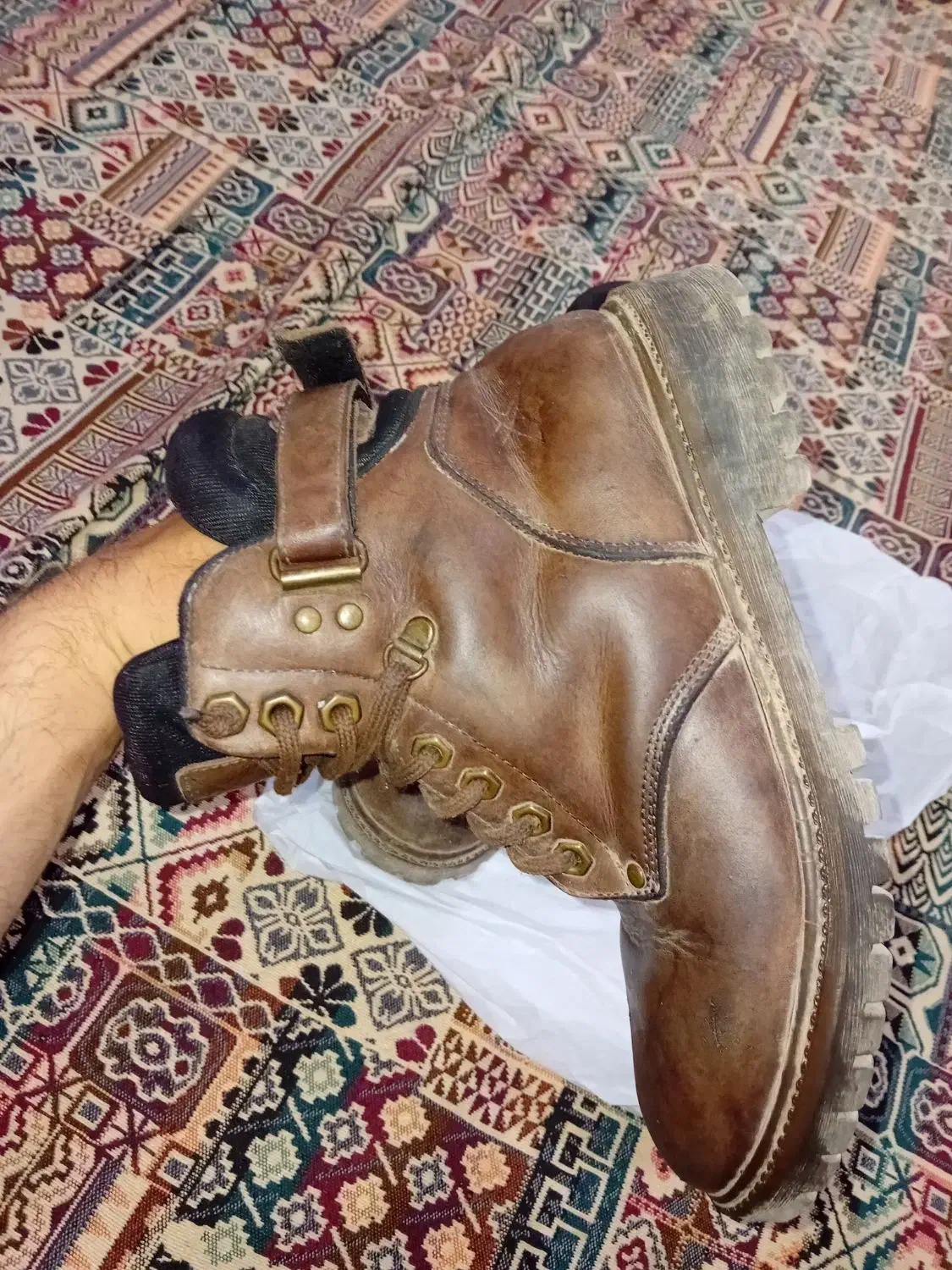 کفش کوهنوردی|کیف، کفش، کمربند|رباط‌کریم, مسکن مهر آبشناسان|دیوار