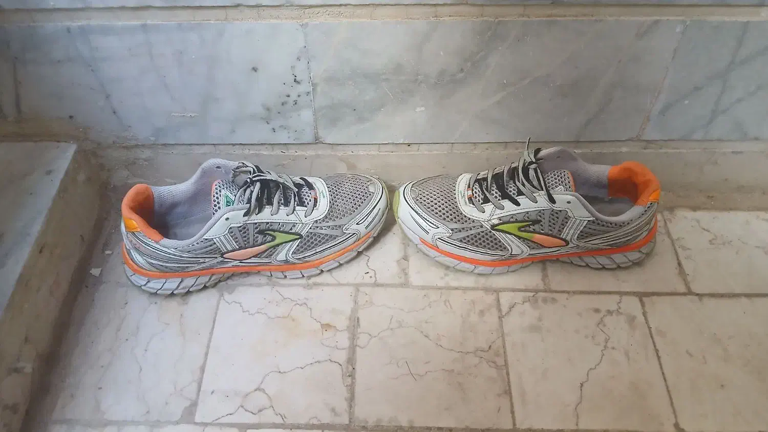 کتانی نایک   ساکنی|کیف، کفش، کمربند|اشتهارد, |دیوار