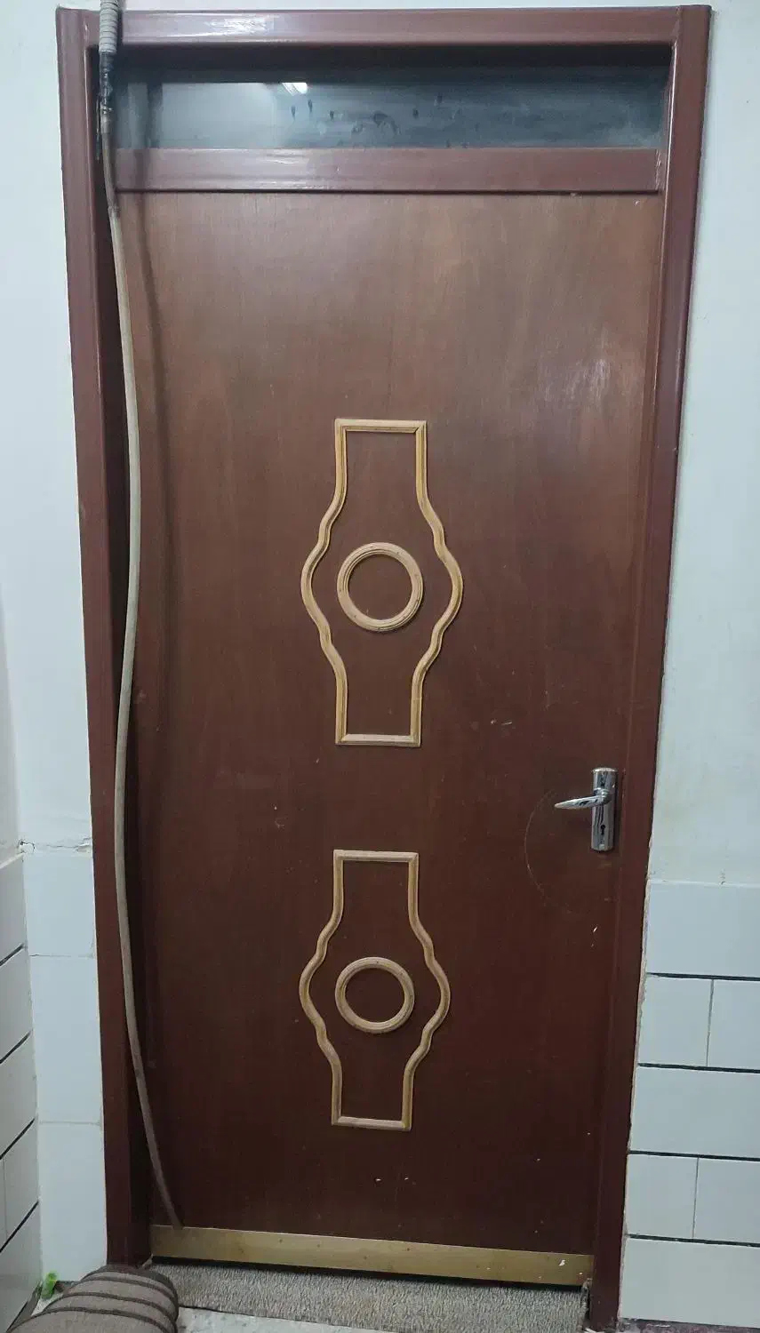 درب آلمینیومی و درب چوبی دو عدد|مصالح و تجهیزات ساختمان|بهبهان, |دیوار