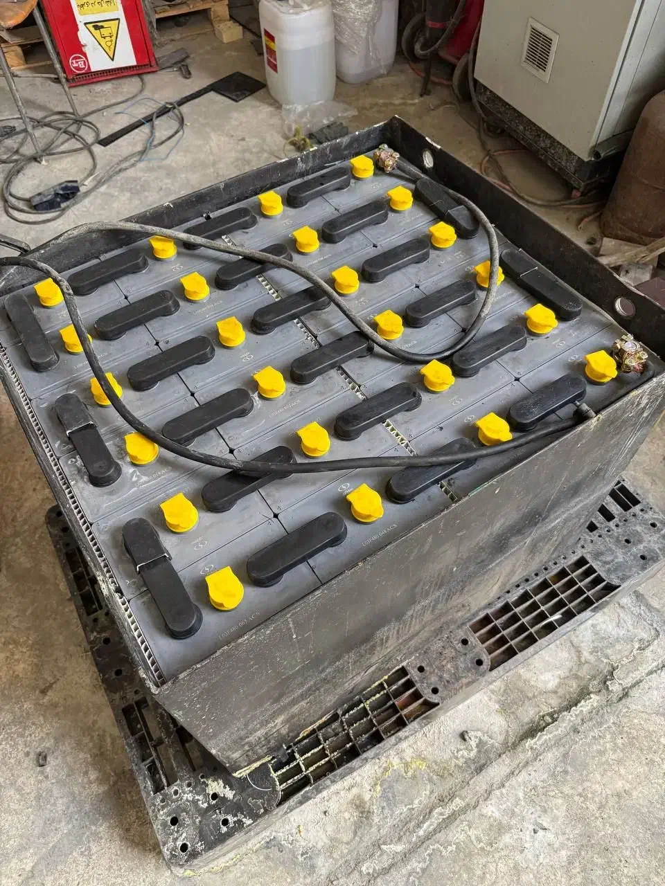 فروش باطری  لیفتراک (کابلی و جوشی، در ابعاد مختلف.|قطعات یدکی و لوازم جانبی|نسیم‌شهر, |دیوار