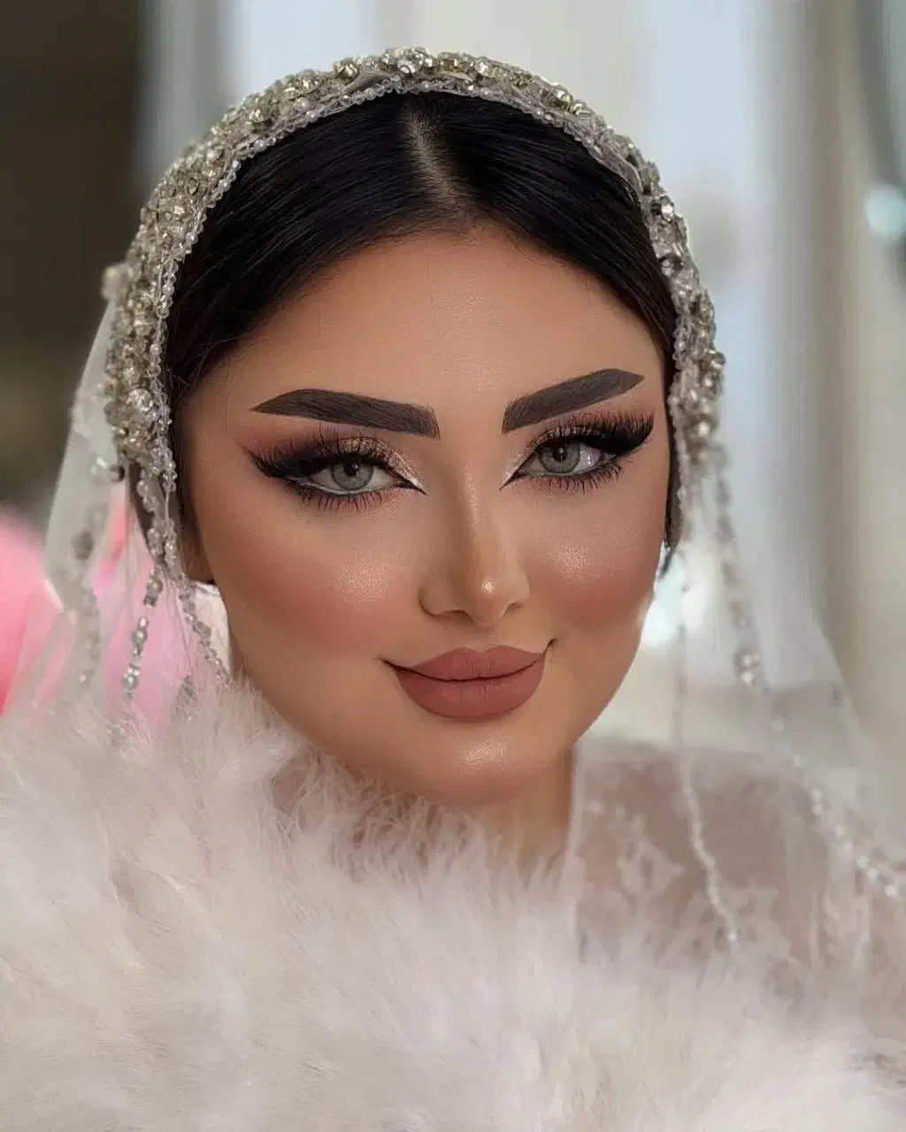 سالن لیانا میکاپ و شنیون ۶۵۰|خدمات آرایشگری و زیبایی|فلاورجان, |دیوار