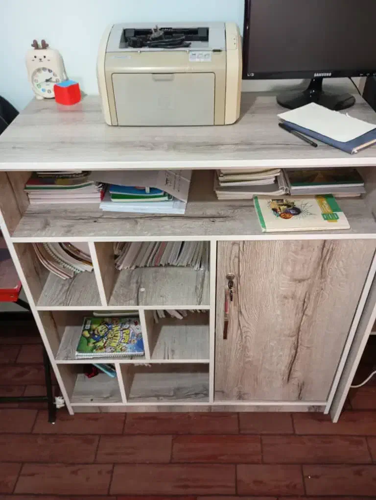 با سلام یک عدد کتابخانه سالم ابعاد 1 در 1|کتابخانه، شلف، قفسههای دیواری|کرج, حسن آباد|دیوار