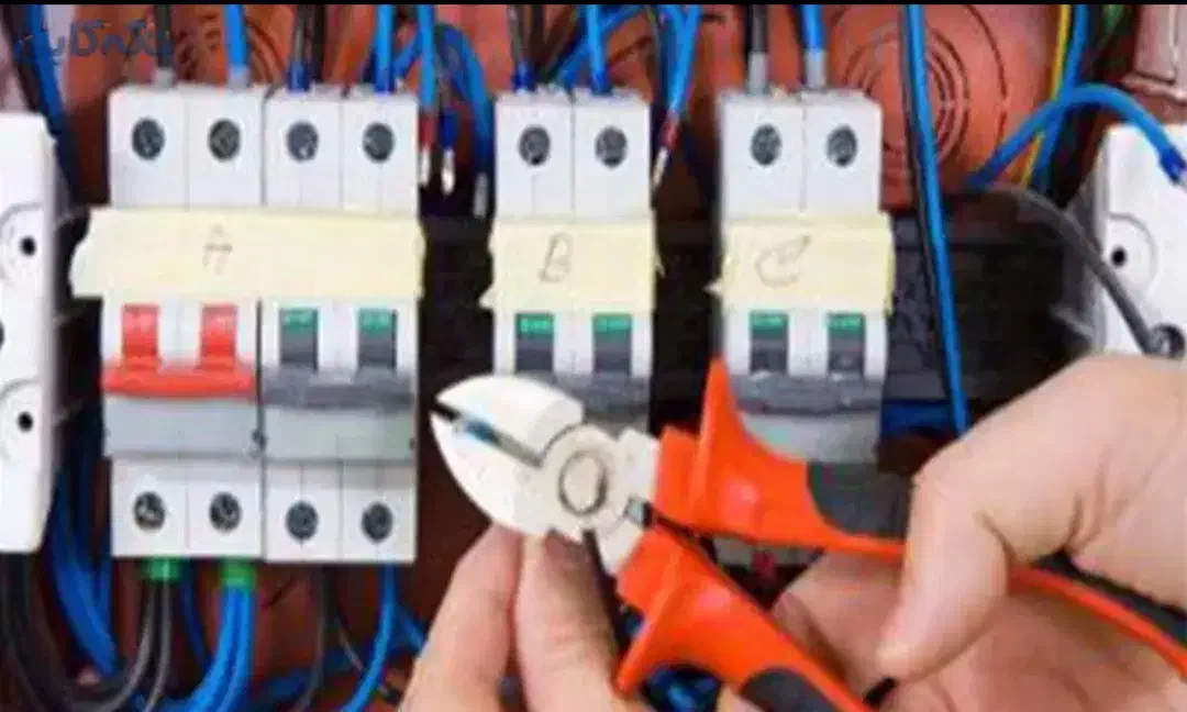 برقکار نصب لوستر رفع اتصالات برقی|خدمات پیشه و مهارت|بندرعباس, |دیوار