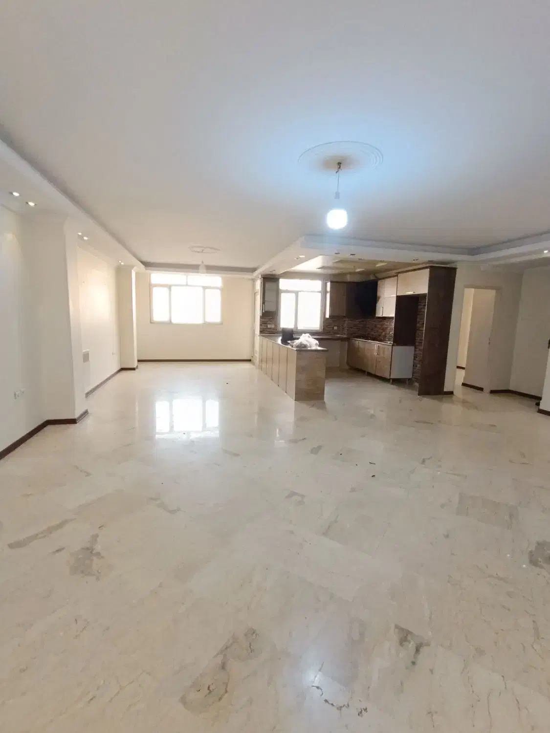 135متر 3 خواب تک واحدی سعادت آباد