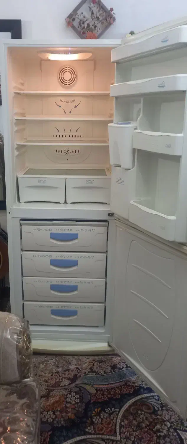 یخچال فریز۲۸فوت بزرگ کم کار کرده سالم درحد نو|یخچال و فریزر|رشت, دیلمان|دیوار