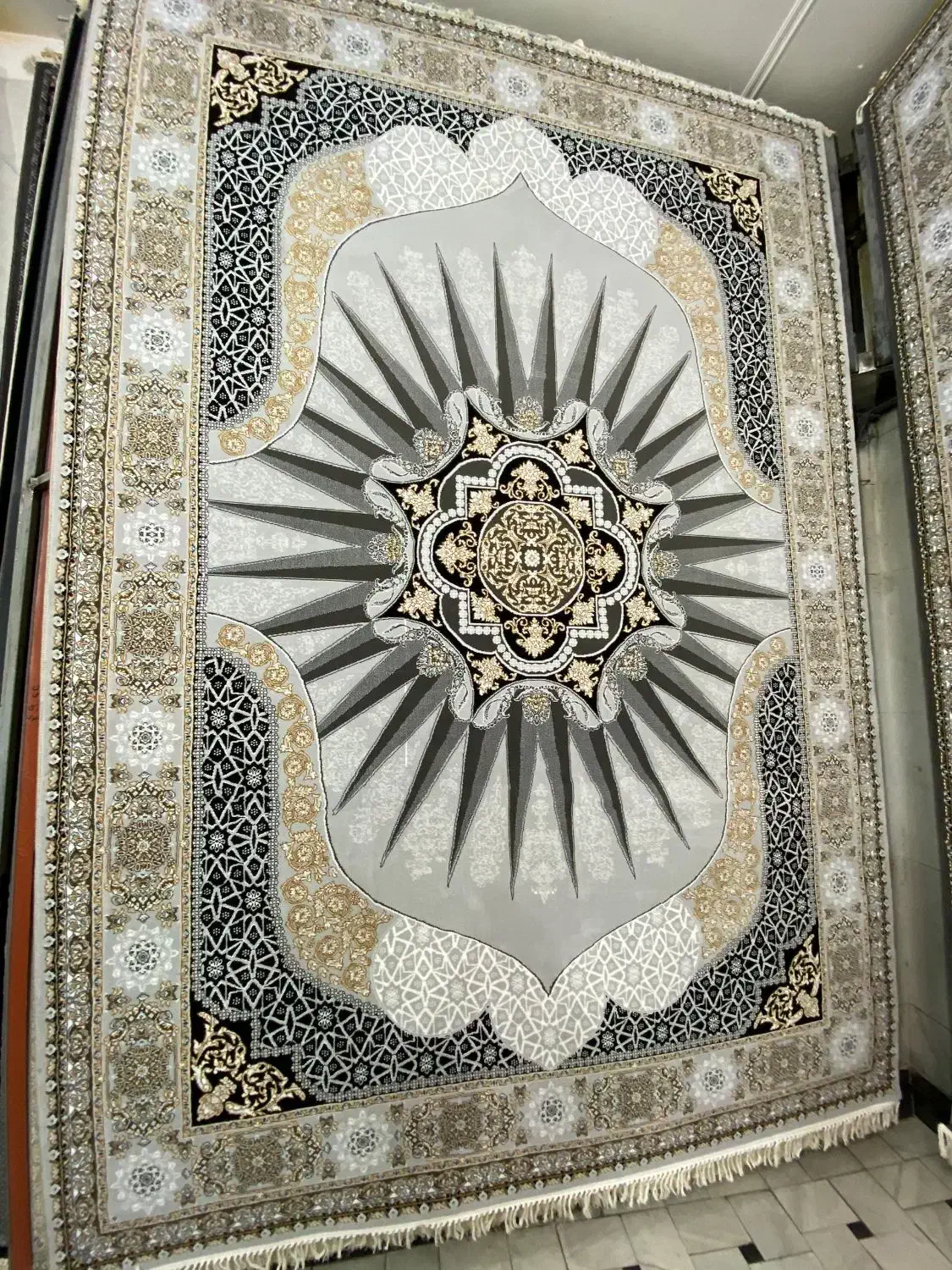 فرش خورشید نقره ای|فرش|قم, زاد|دیوار