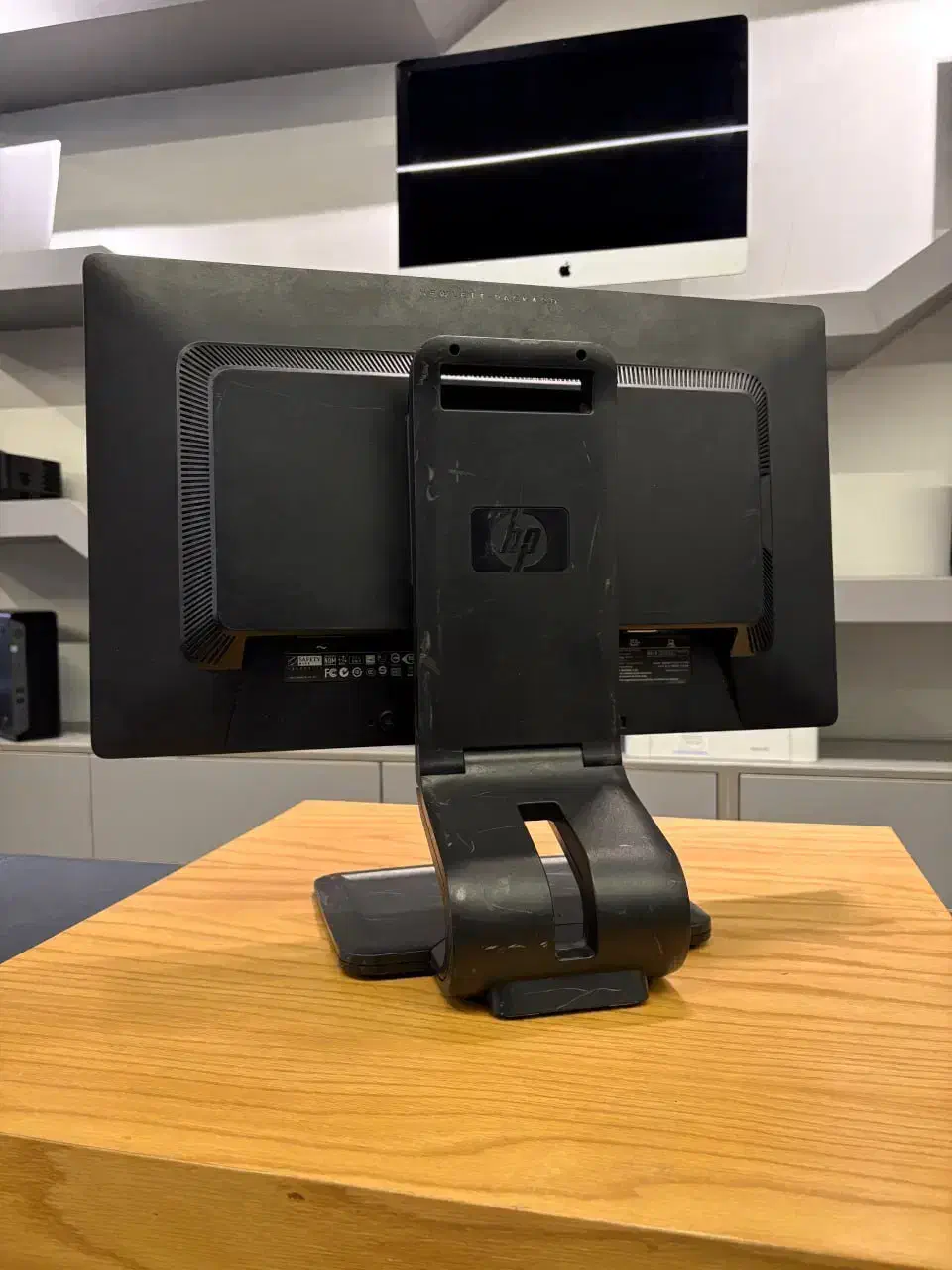 مانیتور hp e231|قطعات و لوازم جانبی رایانه|تهران, فلسطین (میدان انقلاب)|دیوار