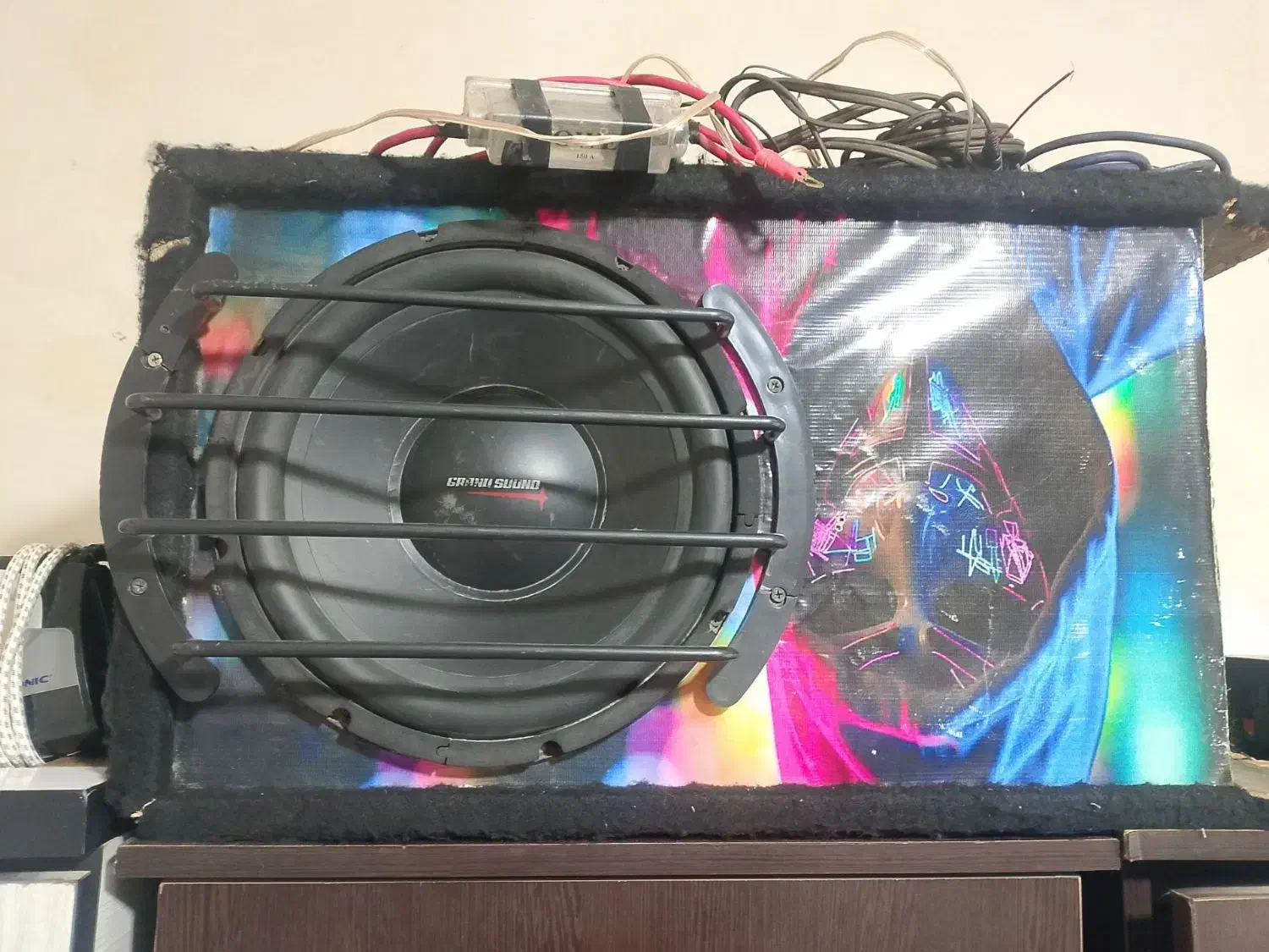 سیستم صوتی|صوتی و تصویری|نقده, |دیوار