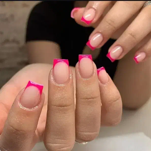 کاشت ناخن ترمیم ناخن قیمت باور نکردنی|خدمات آرایشگری و زیبایی|شاهین‌شهر, فردوسی|دیوار