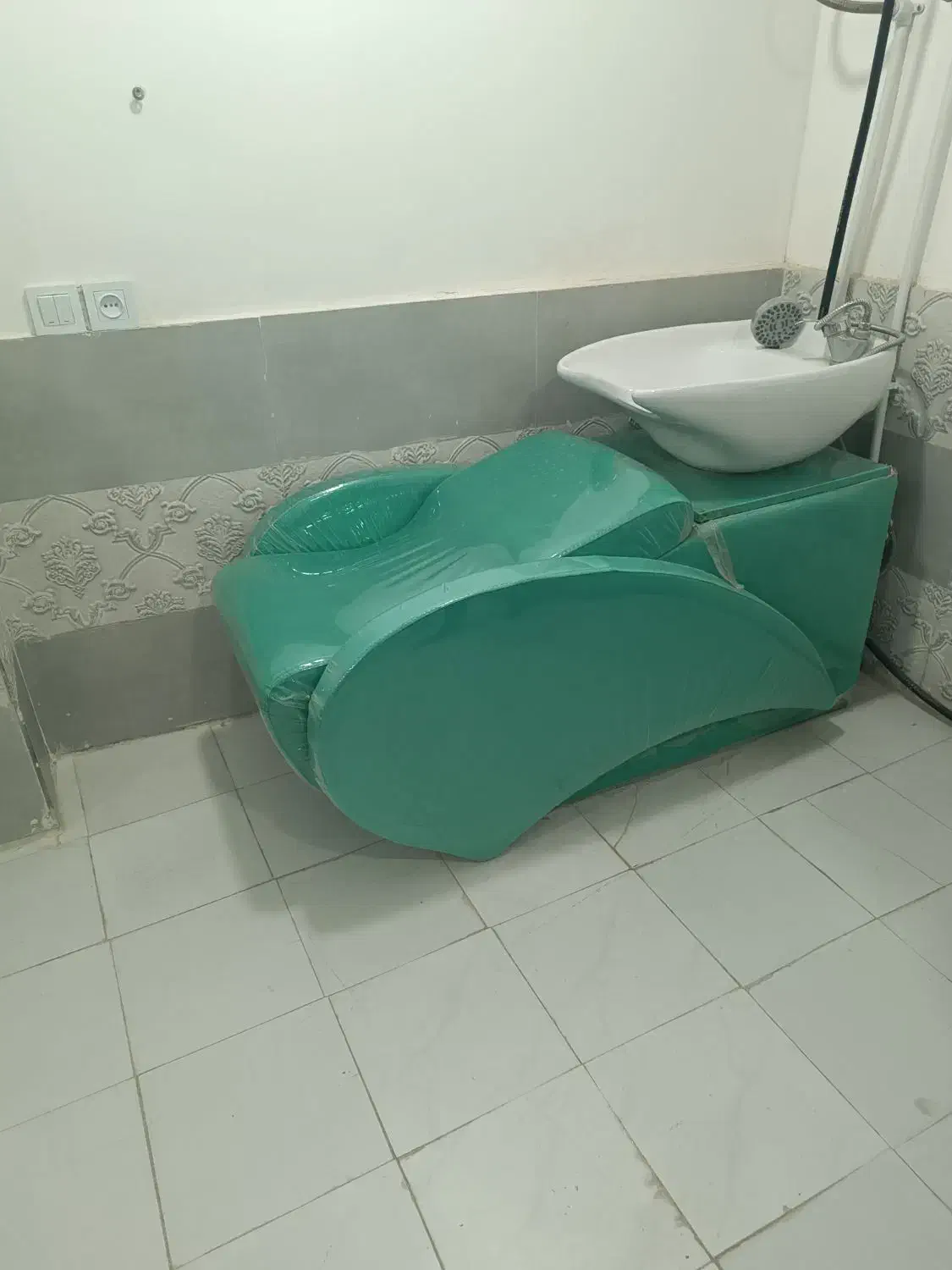 وسایل ارایشگاه|آرایشگاه و سالن‌های زیبایی|بجنورد, |دیوار