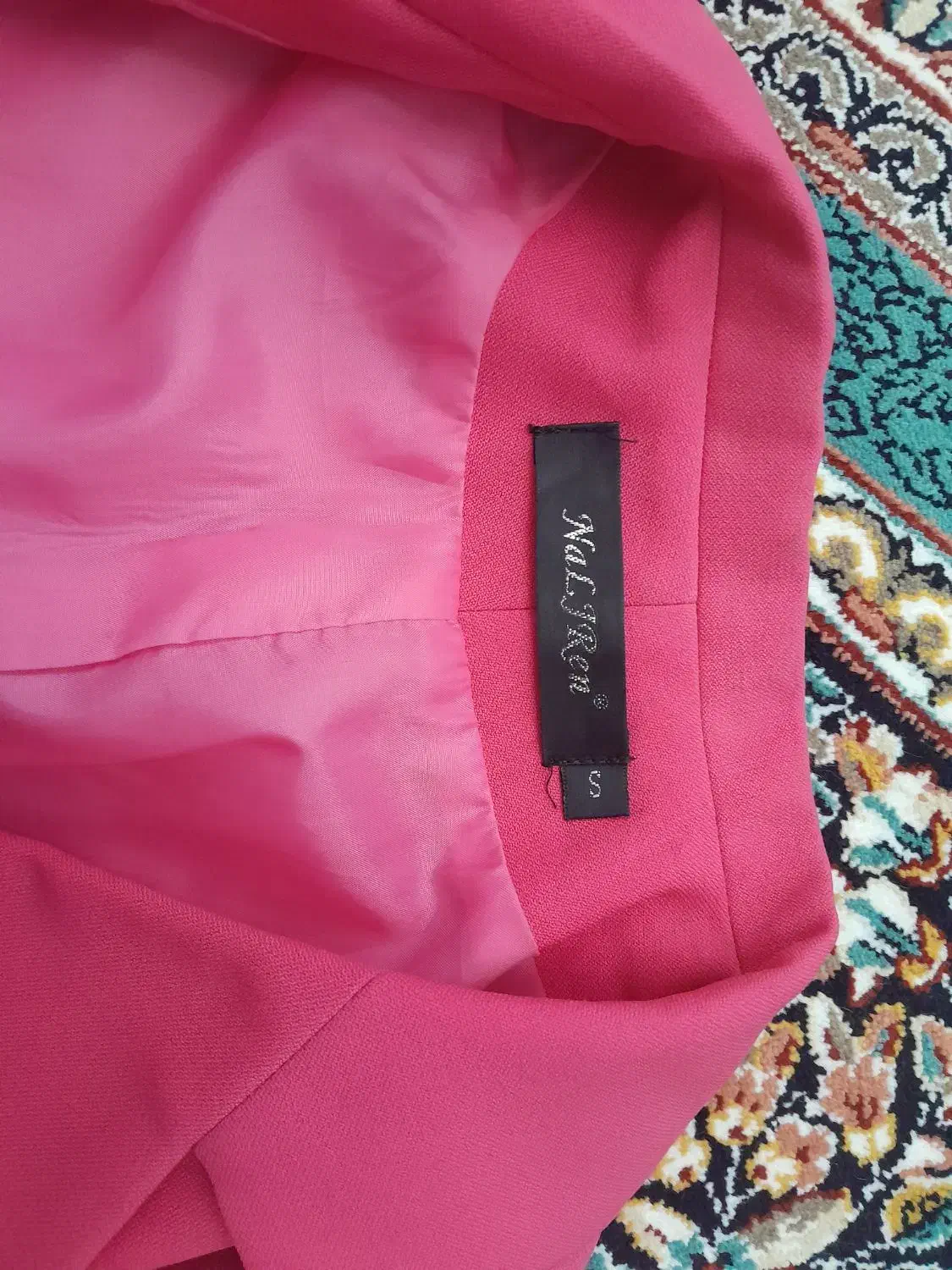 کت مجلسی|لباس|رباط‌کریم, الارد|دیوار