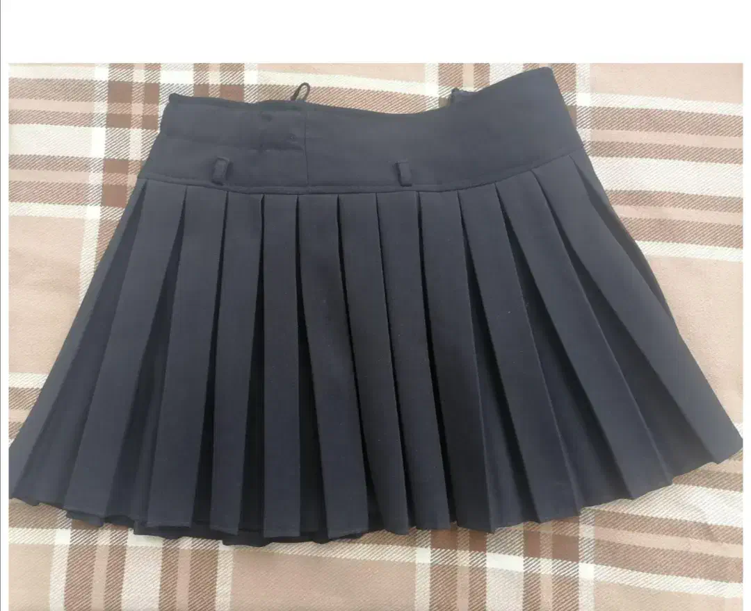 لباس در حد نو|لباس|تربت‌حیدریه, قائم|دیوار