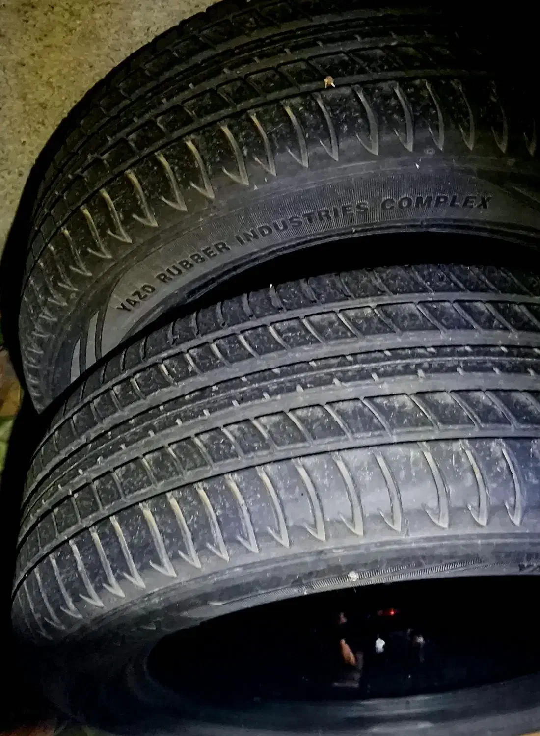 یک جفت لاستیک یزد، ۱ عدد لاستیک خارجی|قطعات یدکی و لوازم جانبی|رشت, منظریه|دیوار