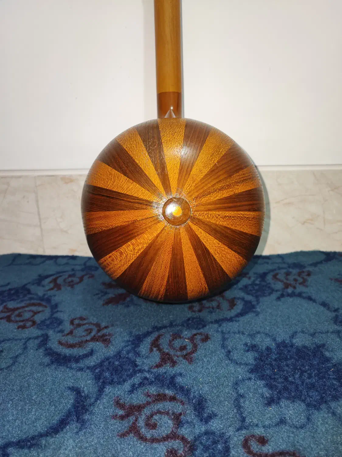 کمانچه پشت بسته|سازهای سنتی|زرقان, |دیوار