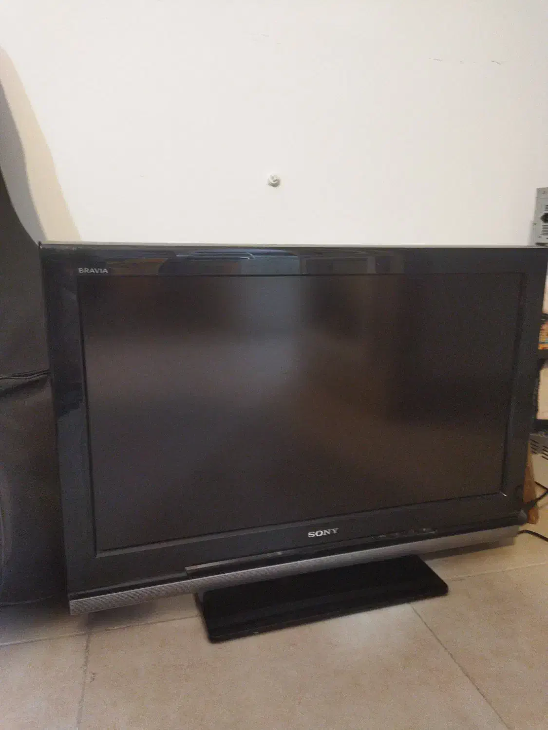 تلوزیون ۳۲ اینچ سونی|تلویزیون و پروژکتور|صدرا-فارس, فاز ۱|دیوار