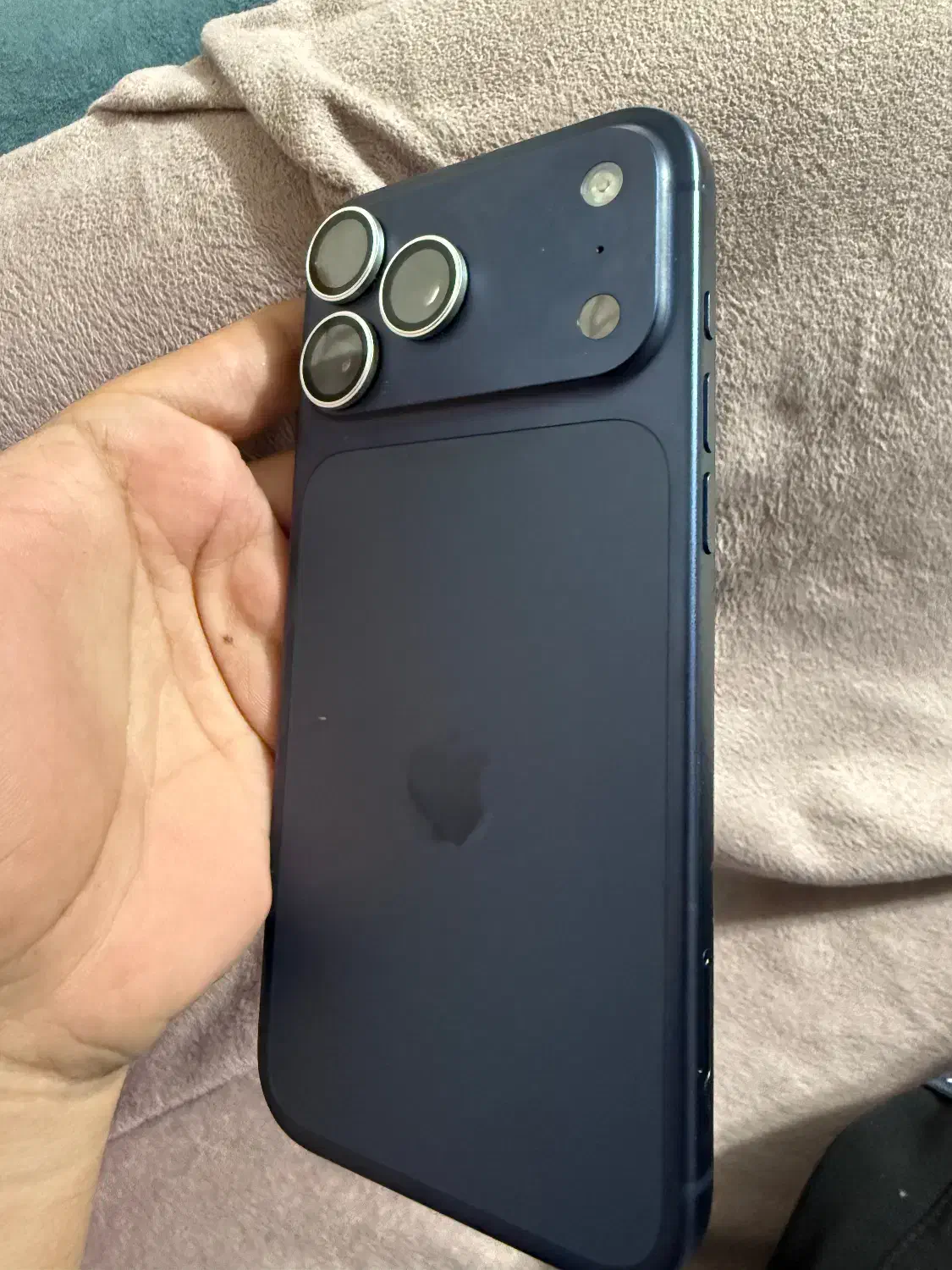 ایفون ۱۷ پرومکس ۲۵۶ CH رجیستر شده رنگ آبی|موبایل|اصفهان, وحید|دیوار