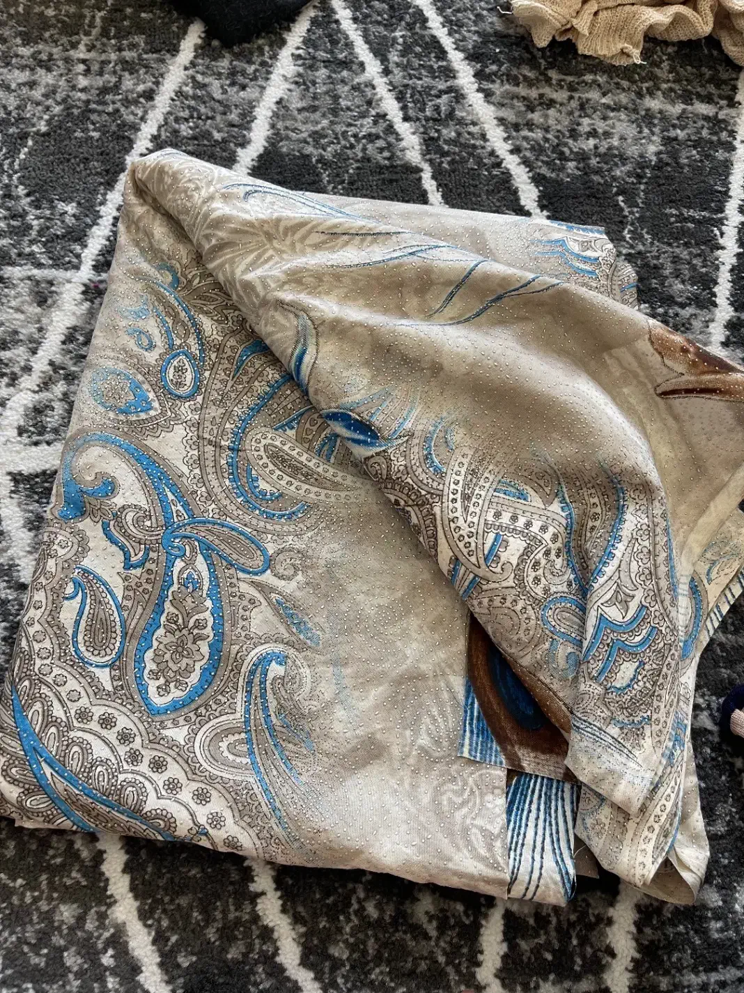 چادر رنگی|لباس|ازنا, |دیوار