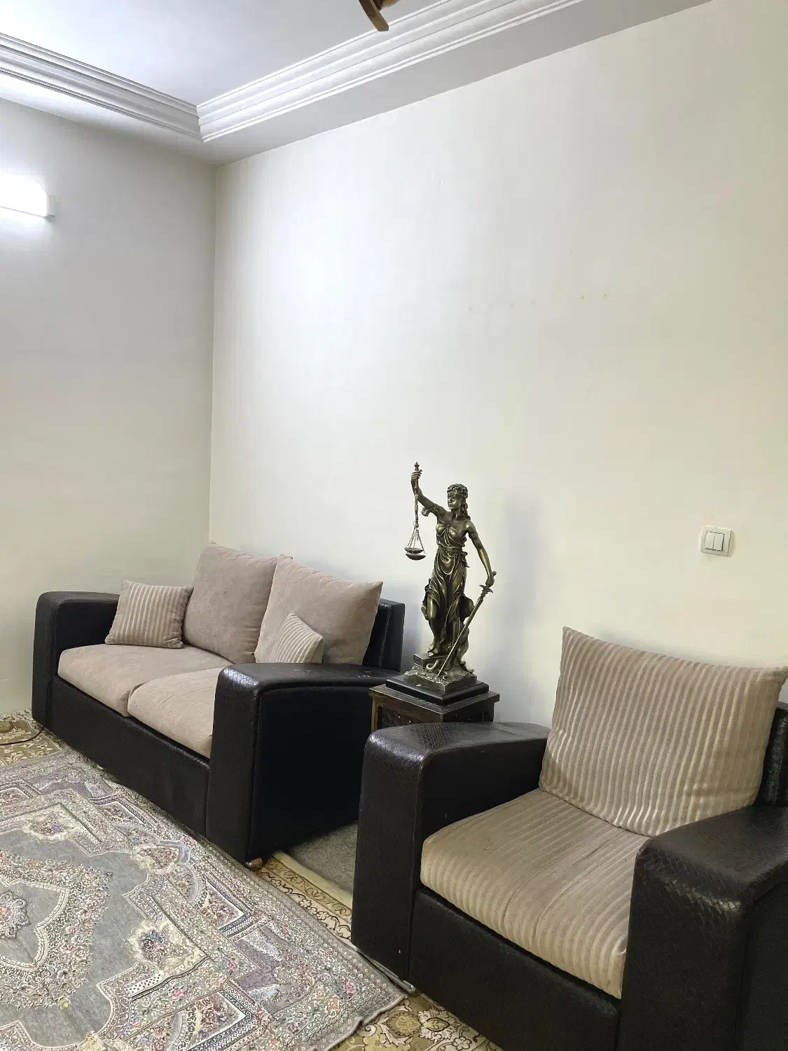 مبل هفت نفره چرم|مبلمان خانگی و میز عسلی|مرودشت, تامین اجتماعی‎|دیوار