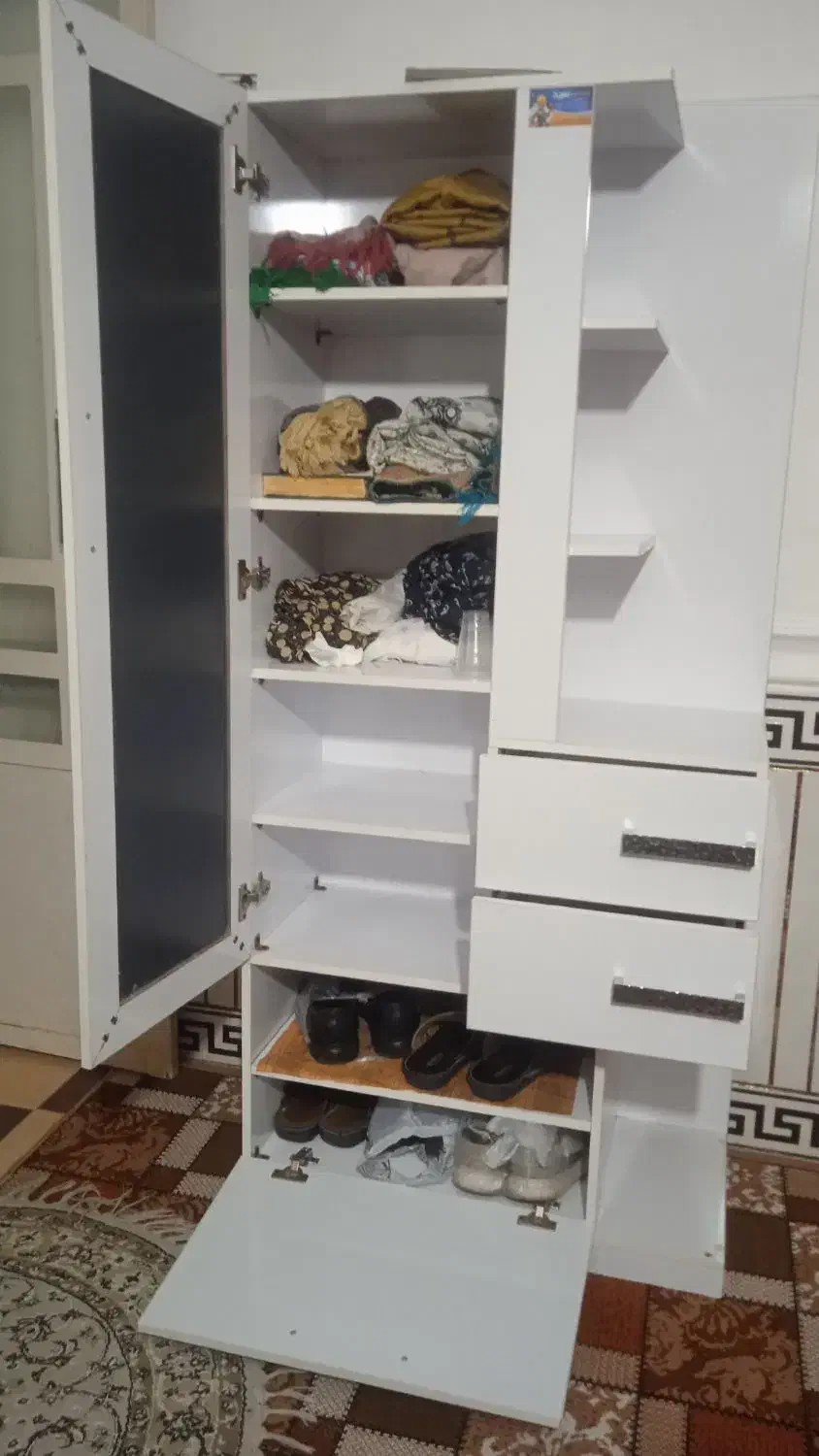 جاکفشی|جاکفشی، کمد، دراور|فیروزآباد (فارس), |دیوار