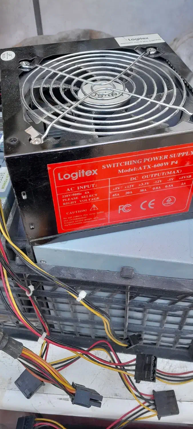 تعدای پاور گیرین  فن بزرگ ۱۲ در ۱۲|قطعات و لوازم جانبی رایانه|شیراز, ده پیاله|دیوار