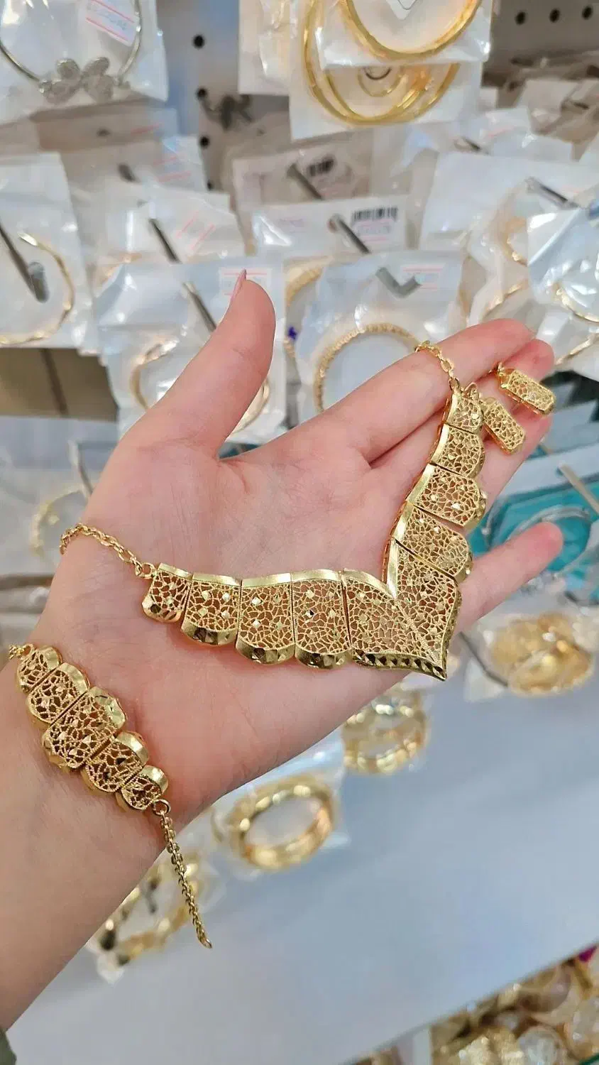 سرویس زنانه رنگ ثابت|بدلیجات|پرند, فاز ۶|دیوار